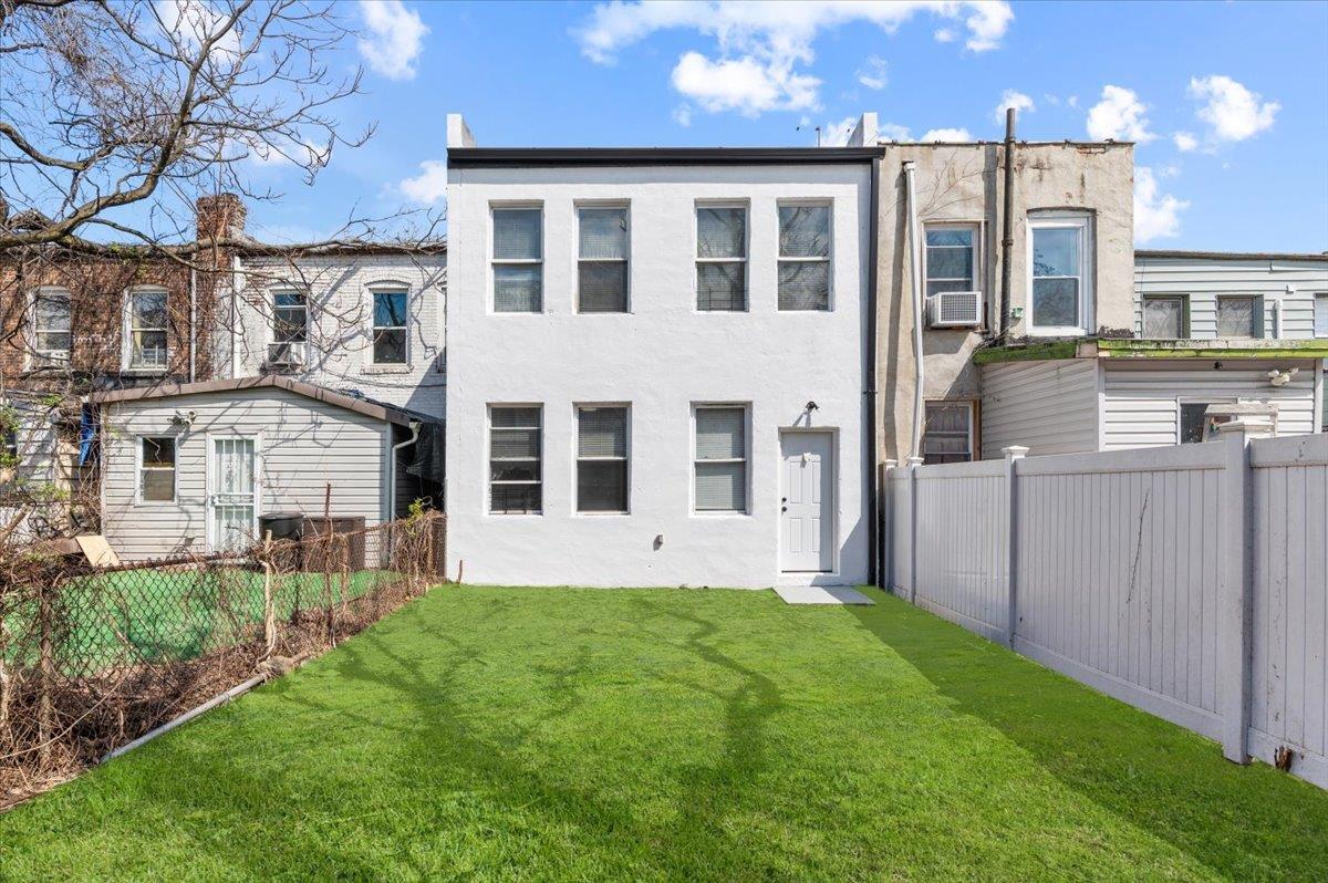 Single Family Georgia  Brooklyn, NY 11207, MLS-880827-21