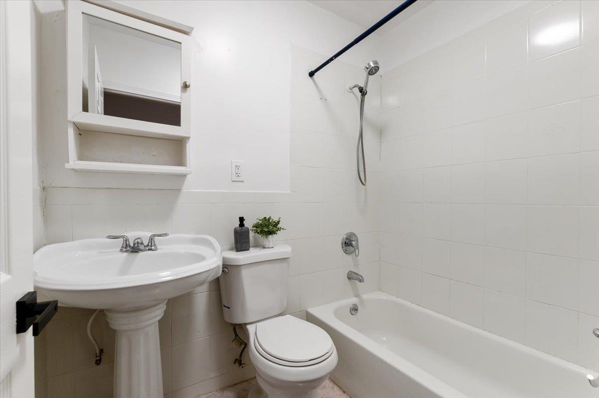 Single Family Georgia  Brooklyn, NY 11207, MLS-880827-6