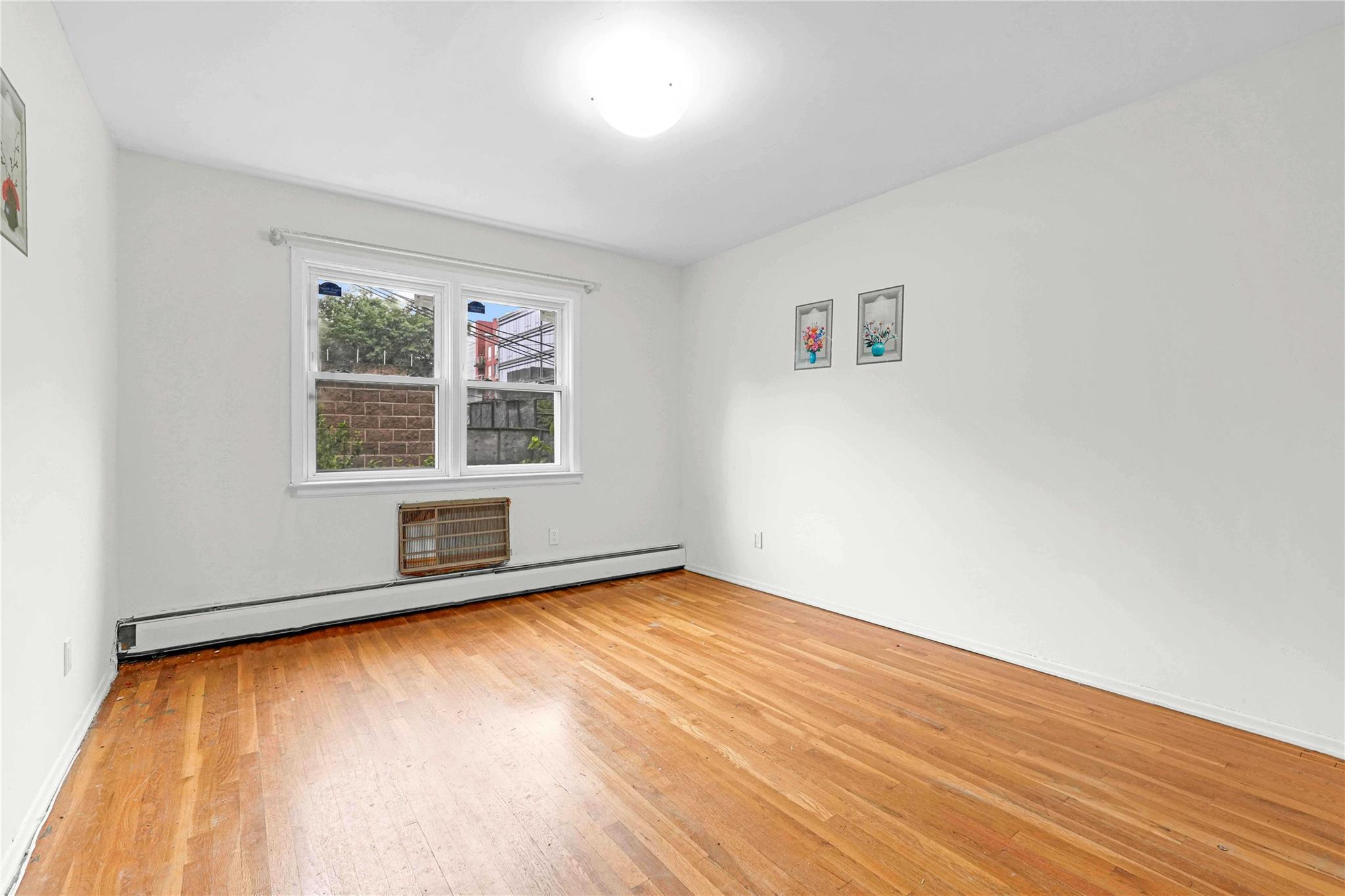 Single Family Roosevelt  Queens, NY 11354, MLS-880867-10