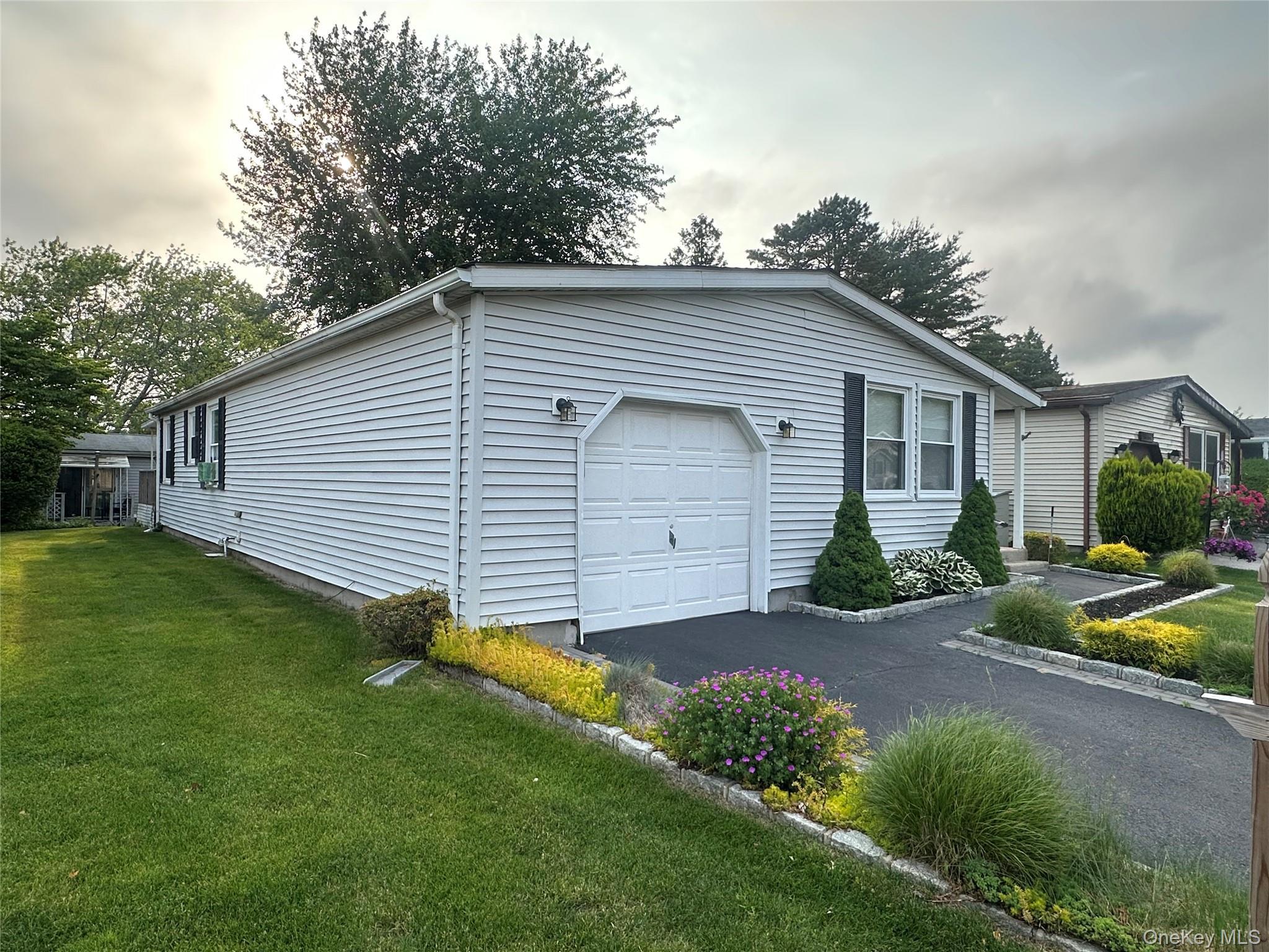 Single Family Village  Suffolk County, NY 11949, MLS-880881-3