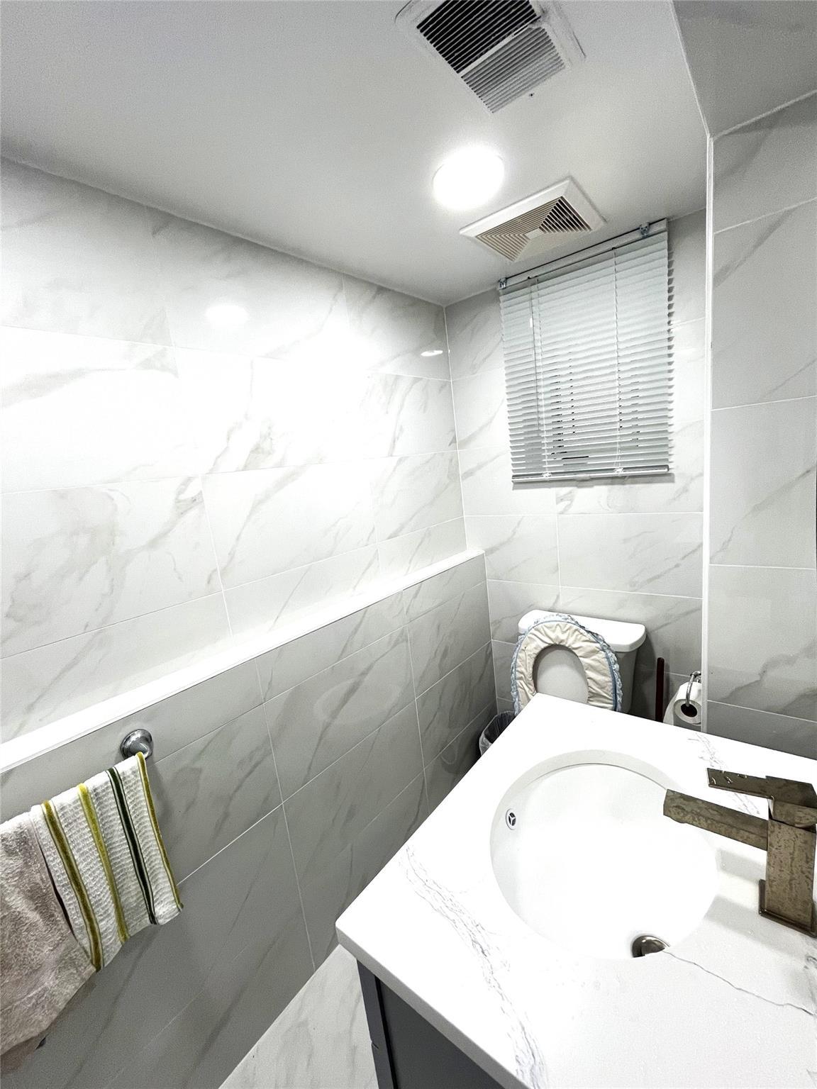 Single Family Clinton Nassau County, NY 11753, MLS-880888-17