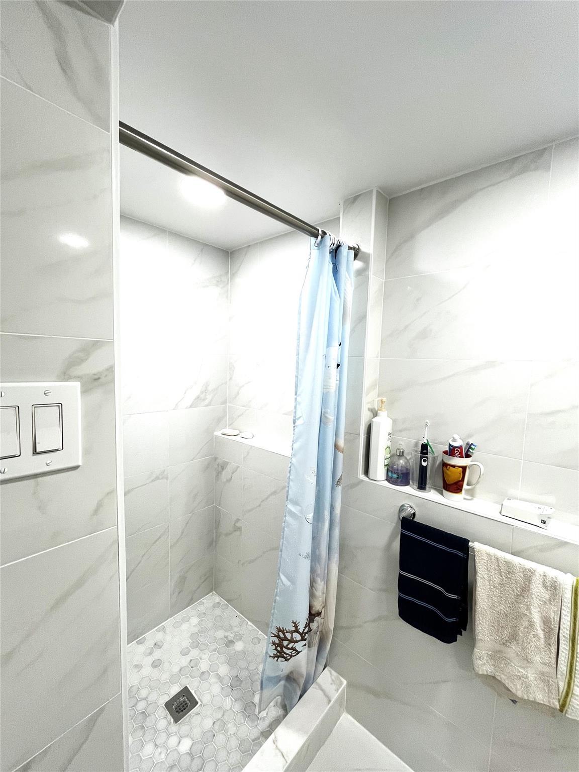 Single Family Clinton Nassau County, NY 11753, MLS-880888-18