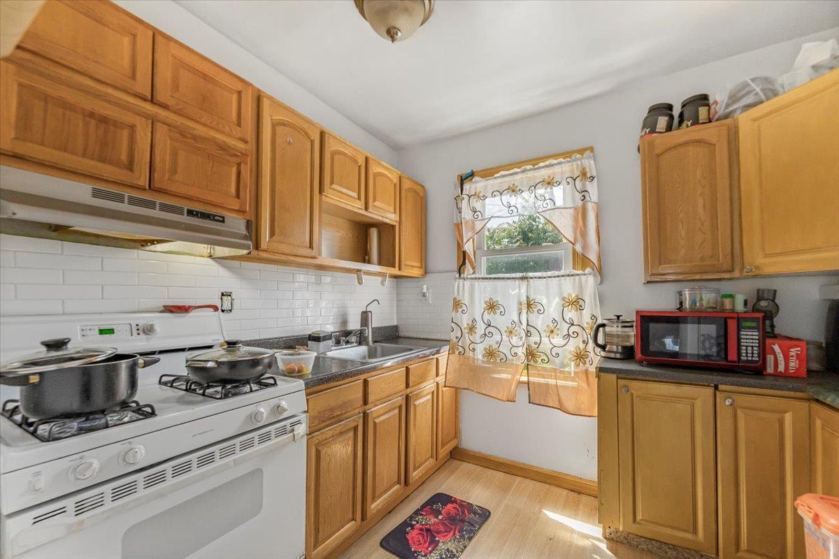 Single Family Furman  Bronx, NY 10470, MLS-880925-10