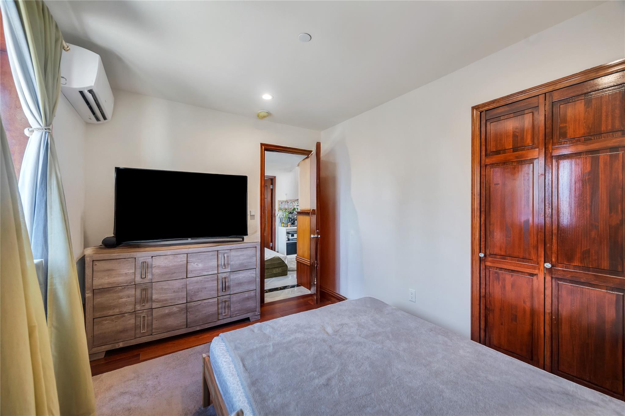 Condo 43rd  Queens, NY 11373, MLS-880987-22