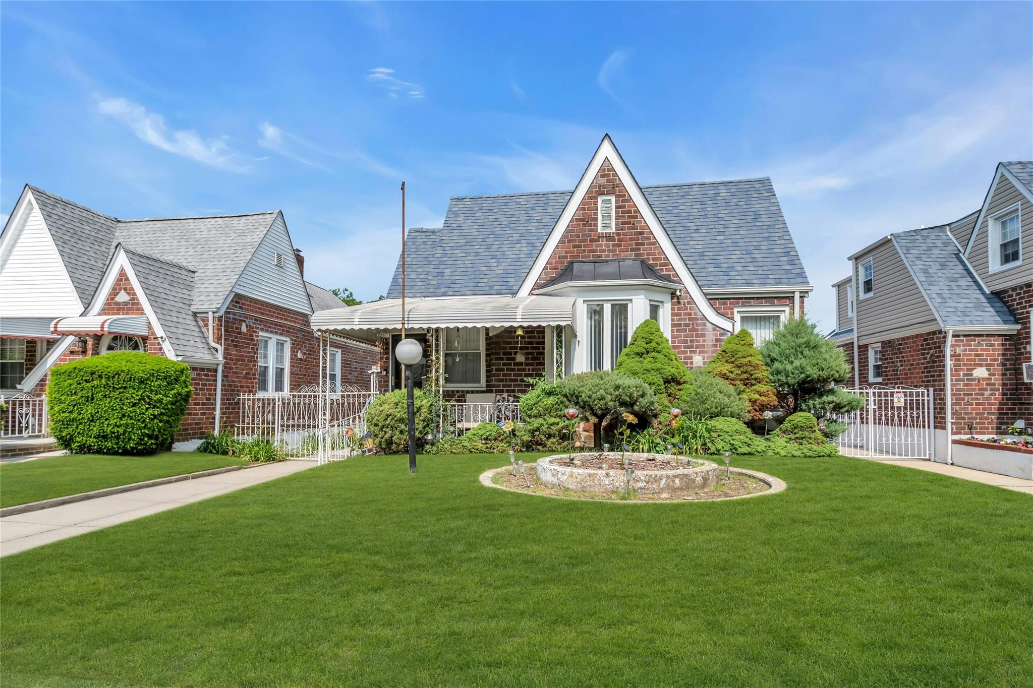 Single Family Francis Lewis  Queens, NY 11413, MLS-880992-2