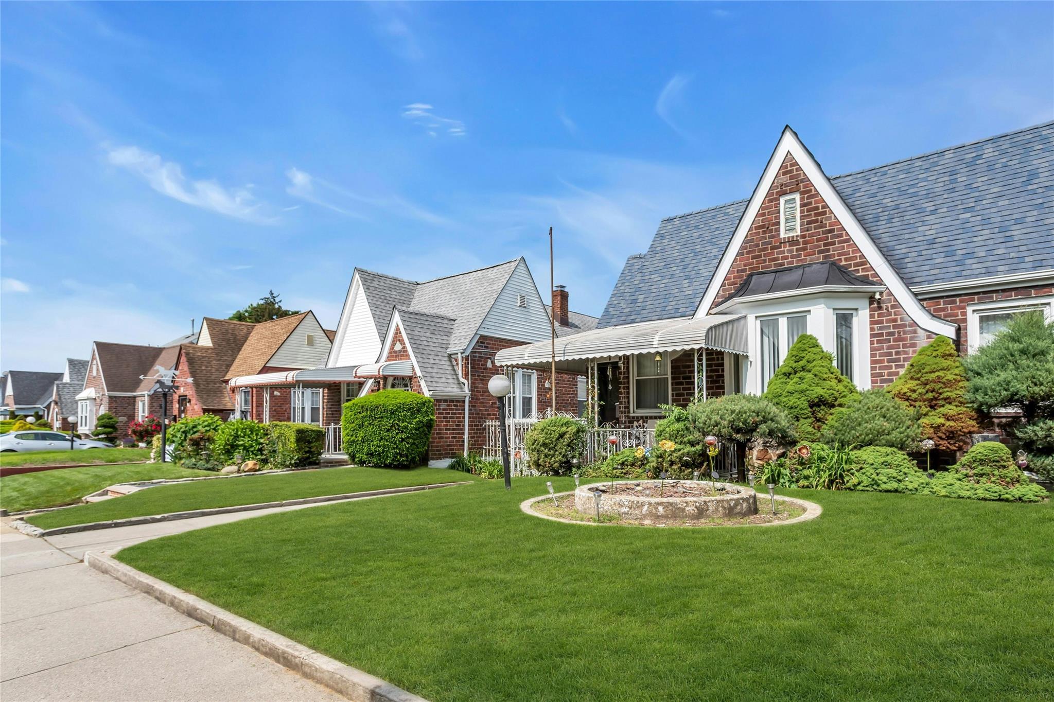 Single Family Francis Lewis  Queens, NY 11413, MLS-880992-3