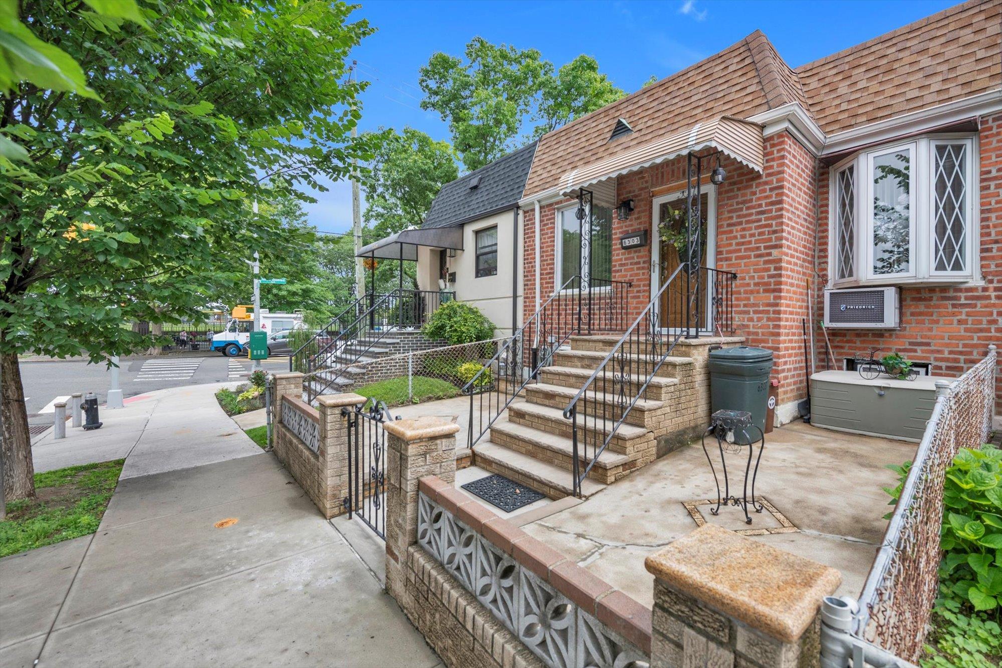 Single Family 74th  Queens, NY 11379, MLS-881003-2