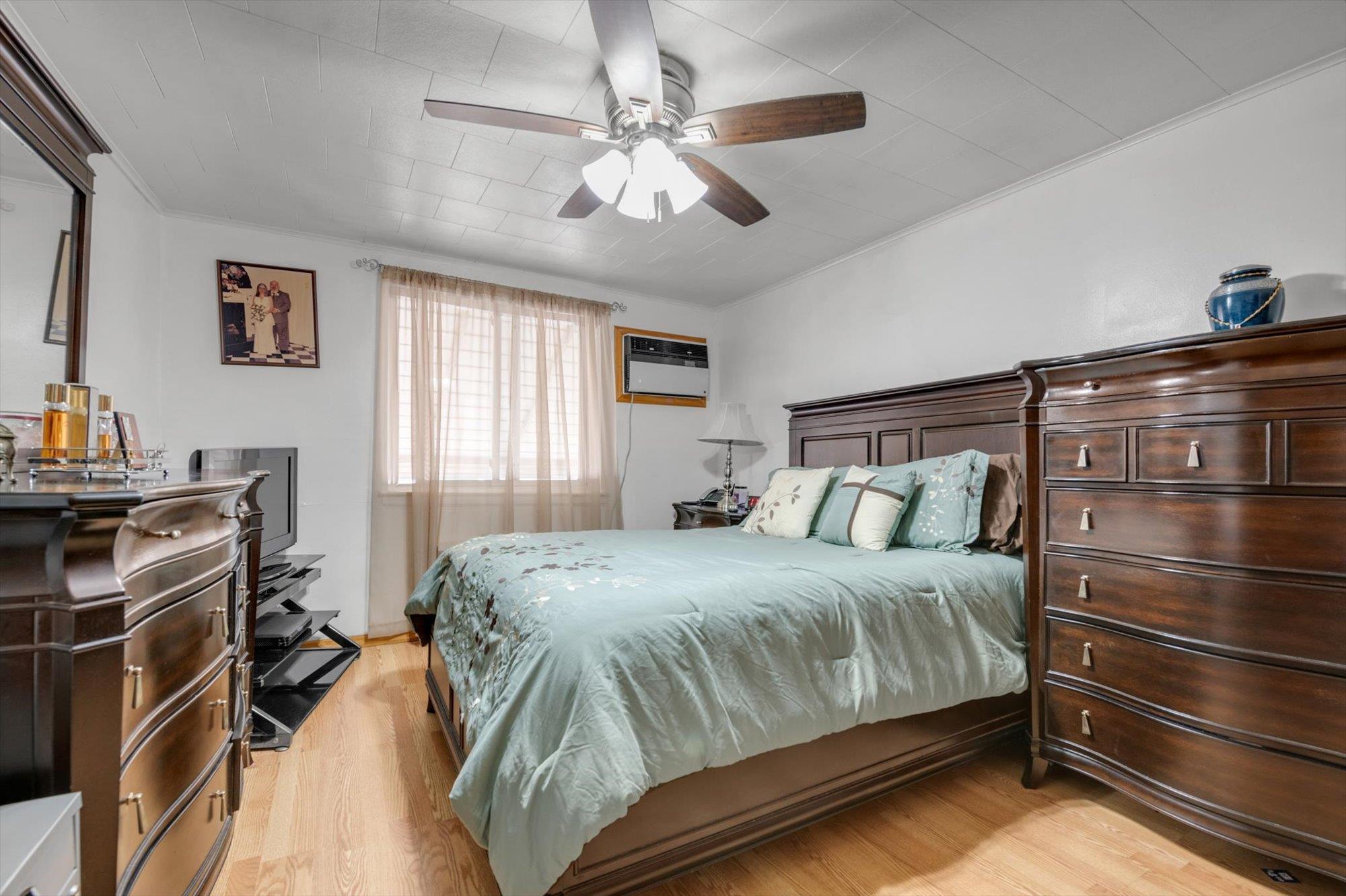 Single Family 74th  Queens, NY 11379, MLS-881003-9
