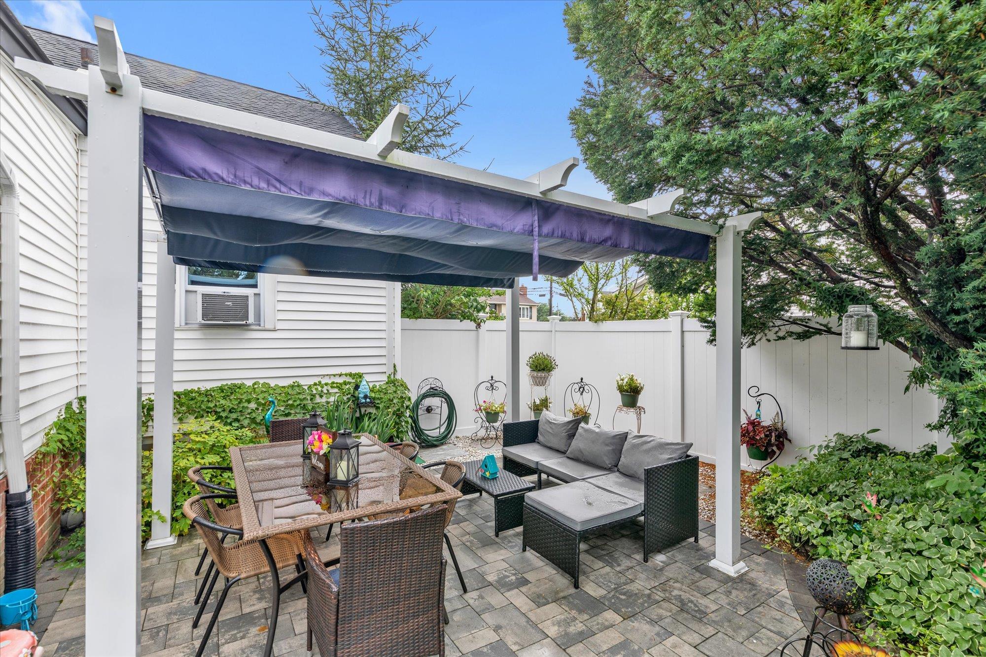Single Family 4th  Suffolk County, NY 11757, MLS-881012-15