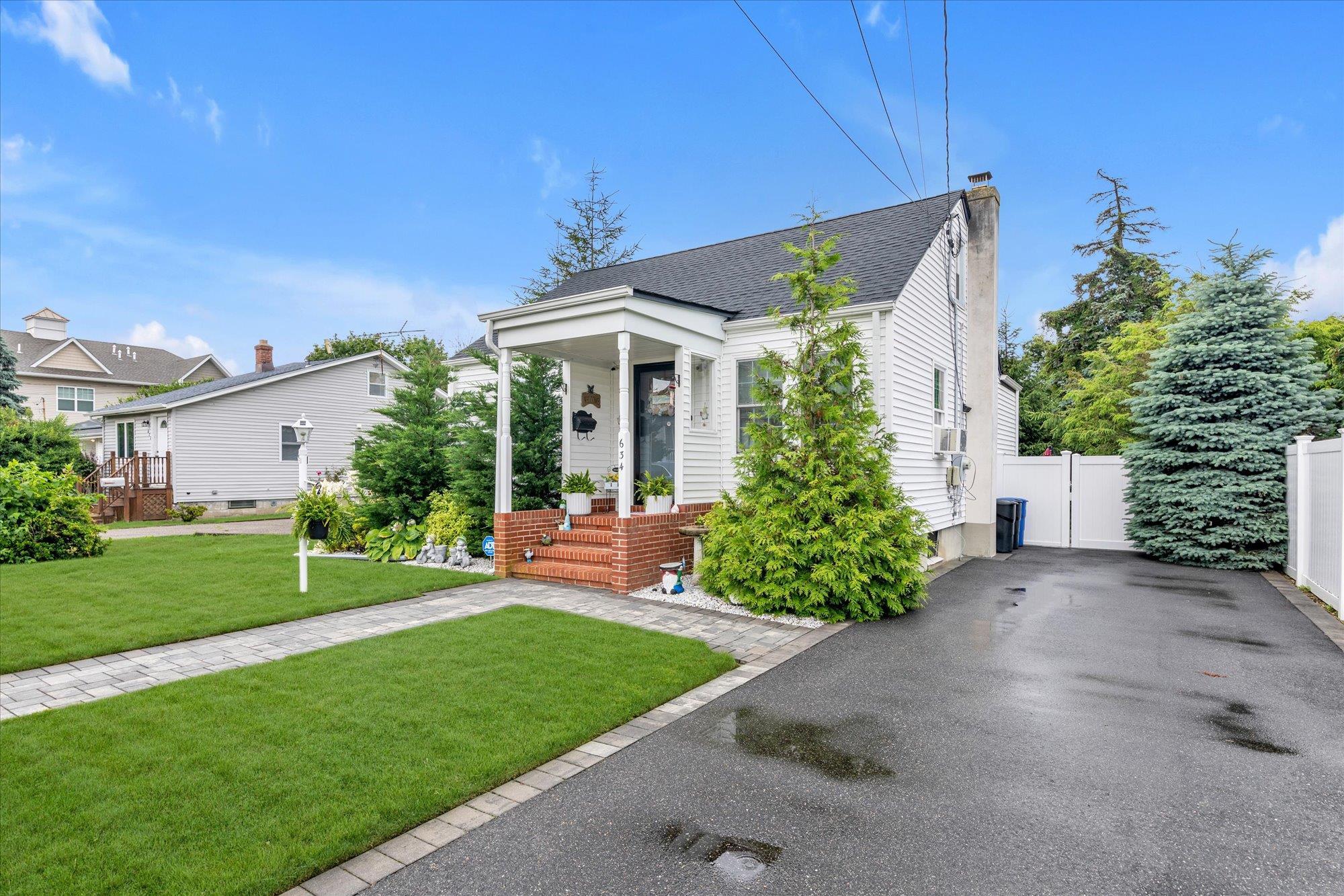 Single Family 4th  Suffolk County, NY 11757, MLS-881012-18