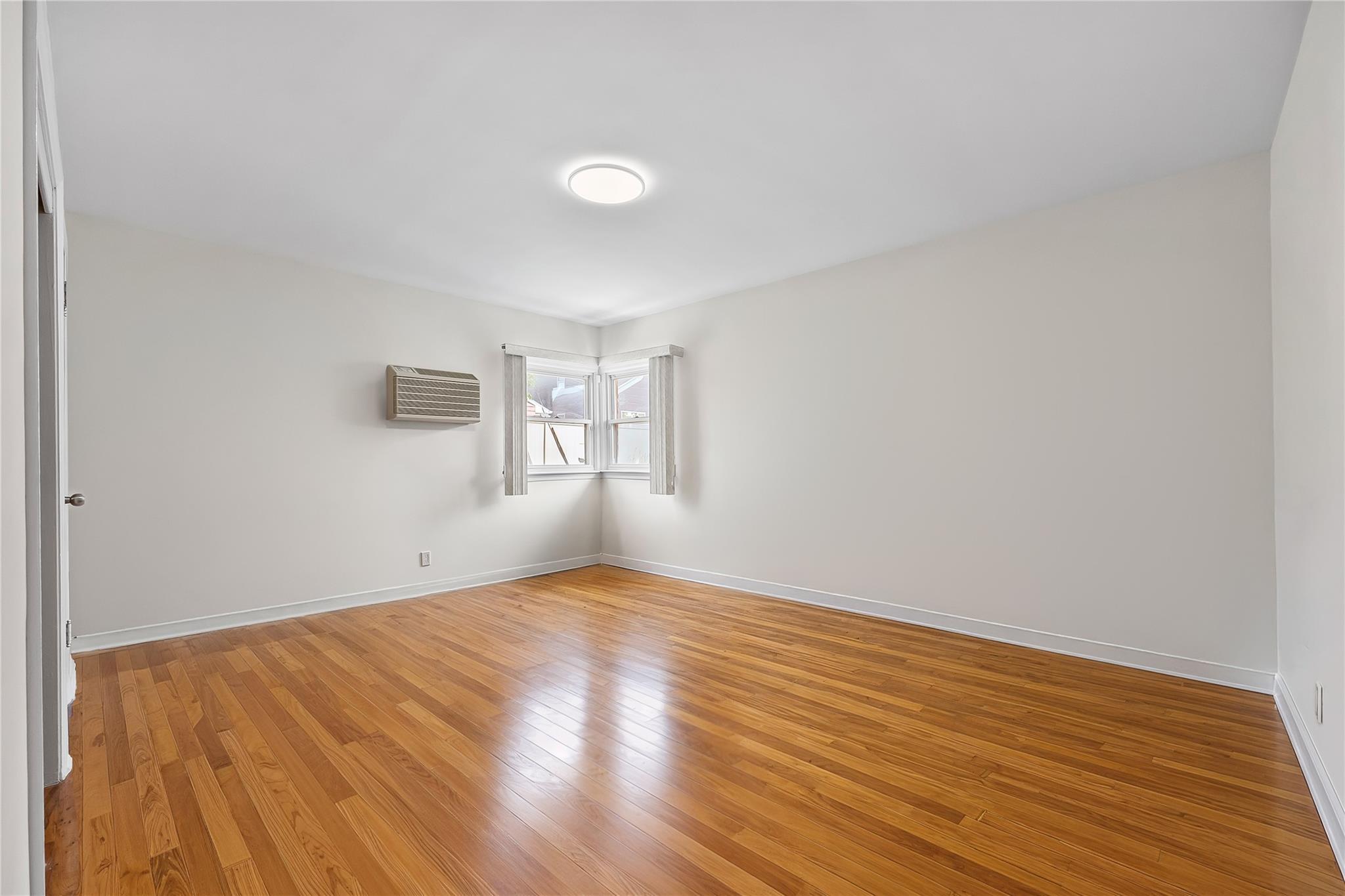 Single Family Cloverdale  Queens, NY 11364, MLS-881060-15