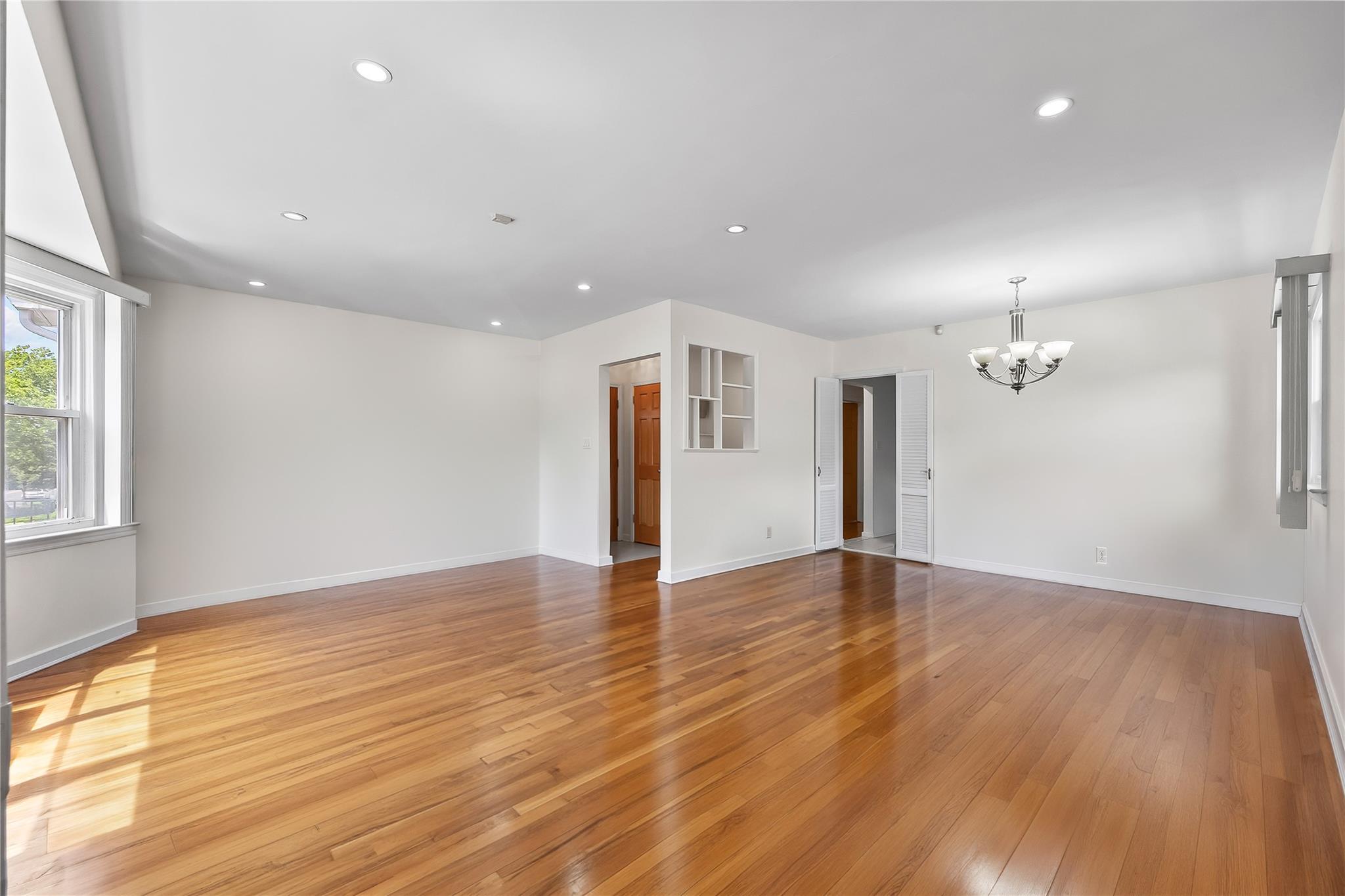 Single Family Cloverdale  Queens, NY 11364, MLS-881060-3