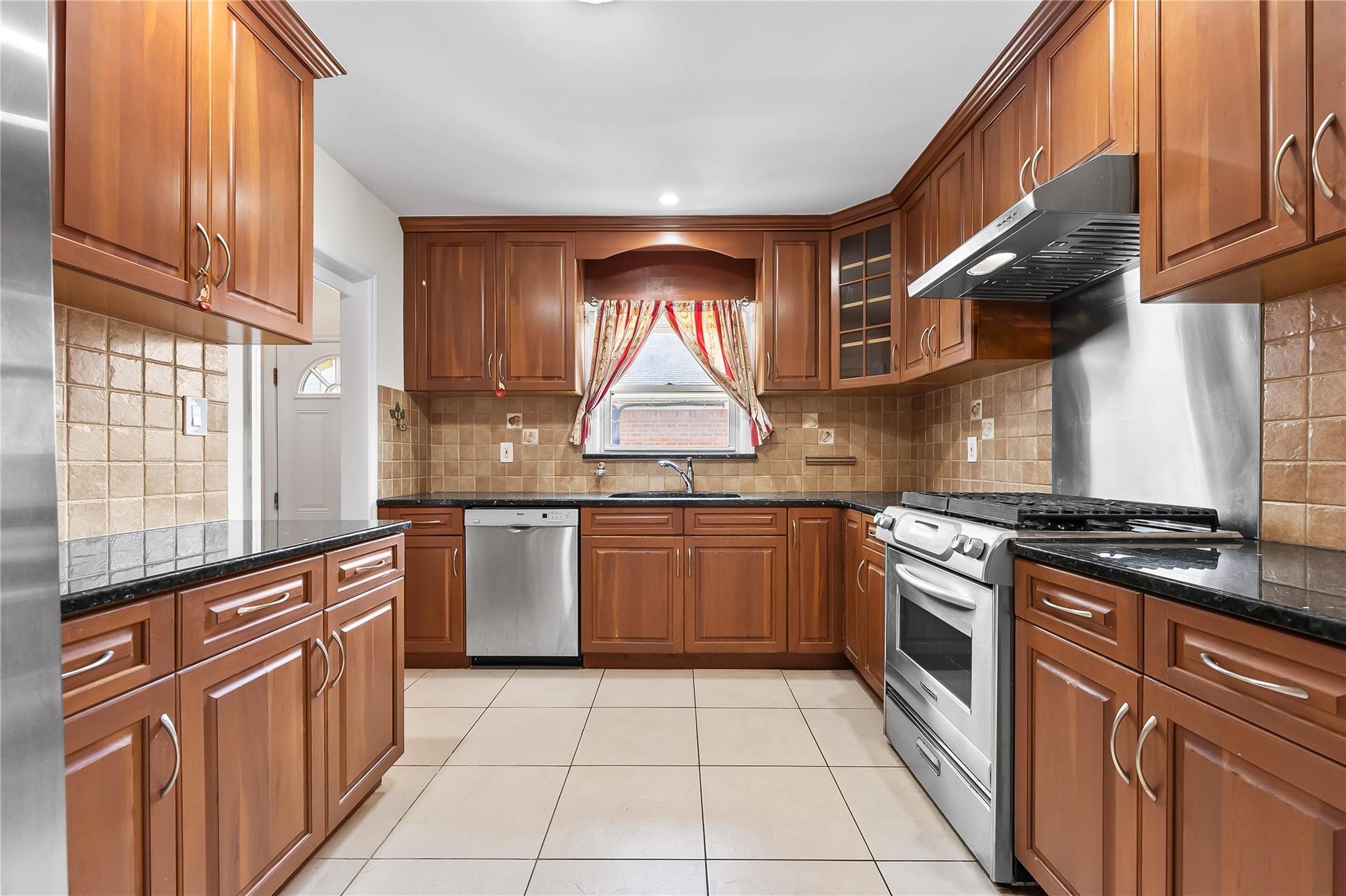 Single Family Cloverdale  Queens, NY 11364, MLS-881060-8