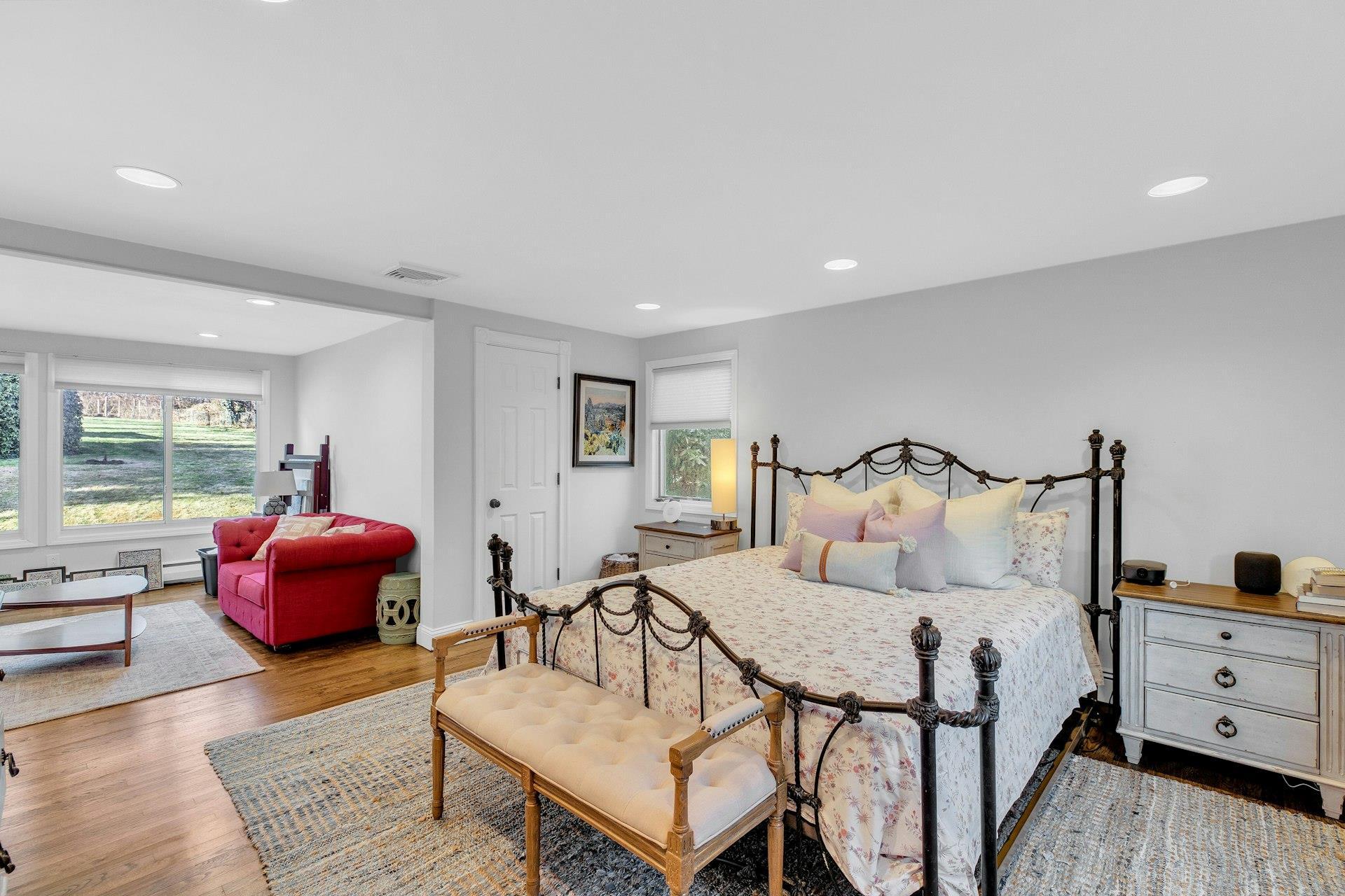 Single Family Hillcrest  Nassau County, NY 11771, MLS-881075-23