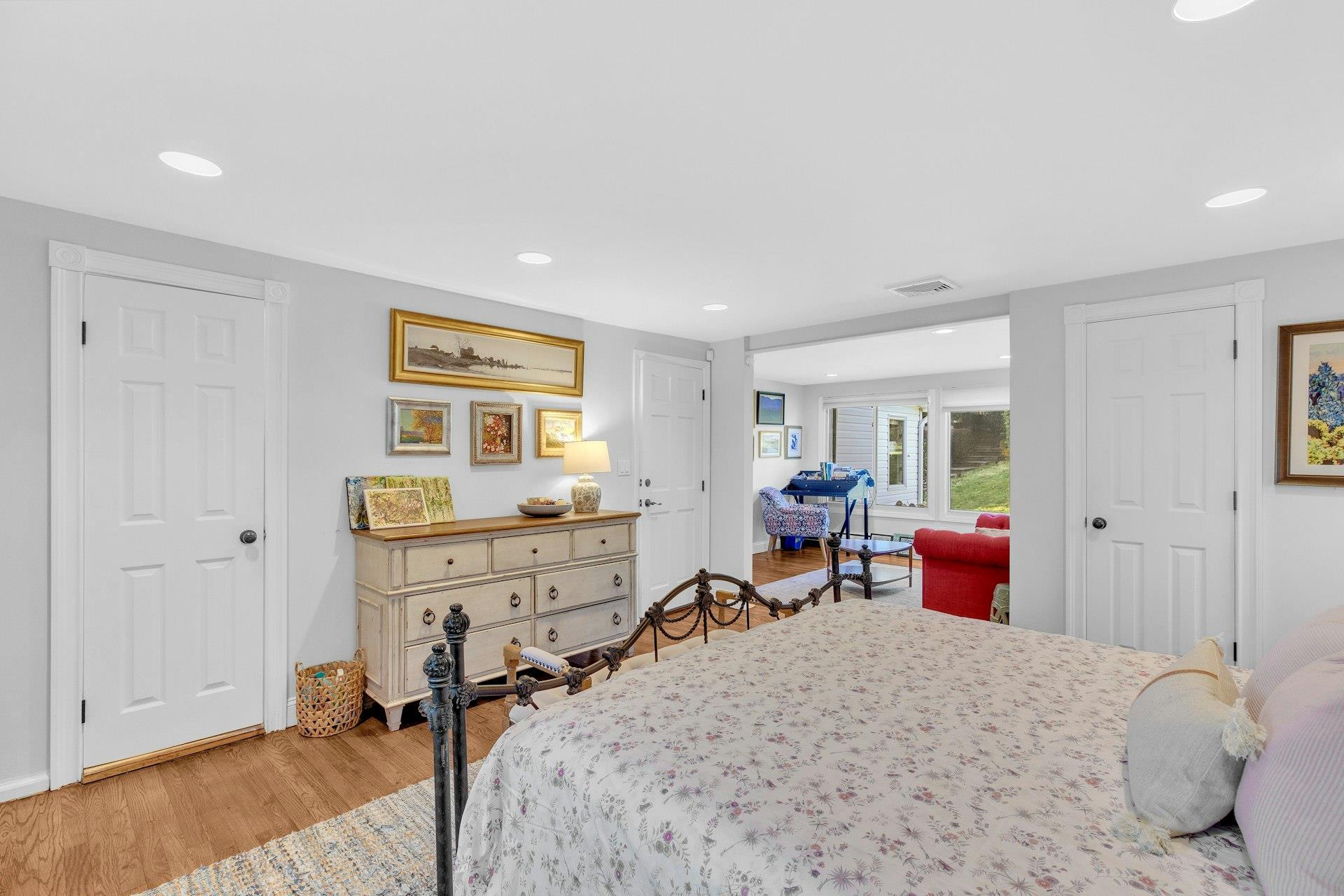 Single Family Hillcrest  Nassau County, NY 11771, MLS-881075-24