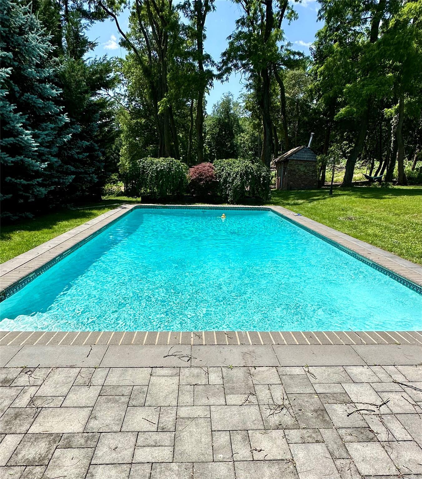 Single Family Hillcrest  Nassau County, NY 11771, MLS-881075-3