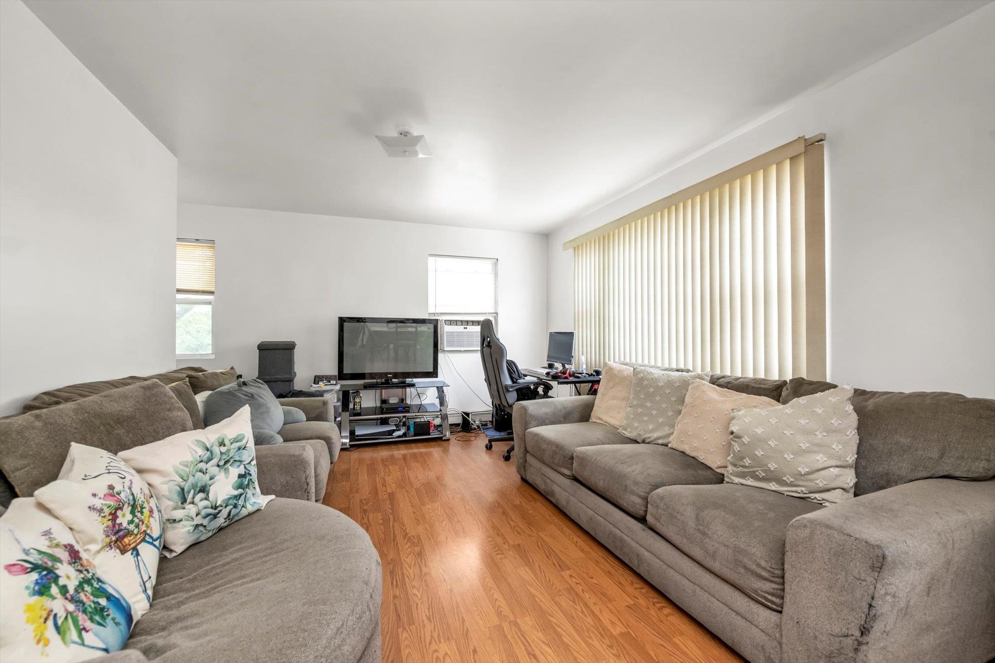Single Family Spa  Queens, NY 11435, MLS-881097-8