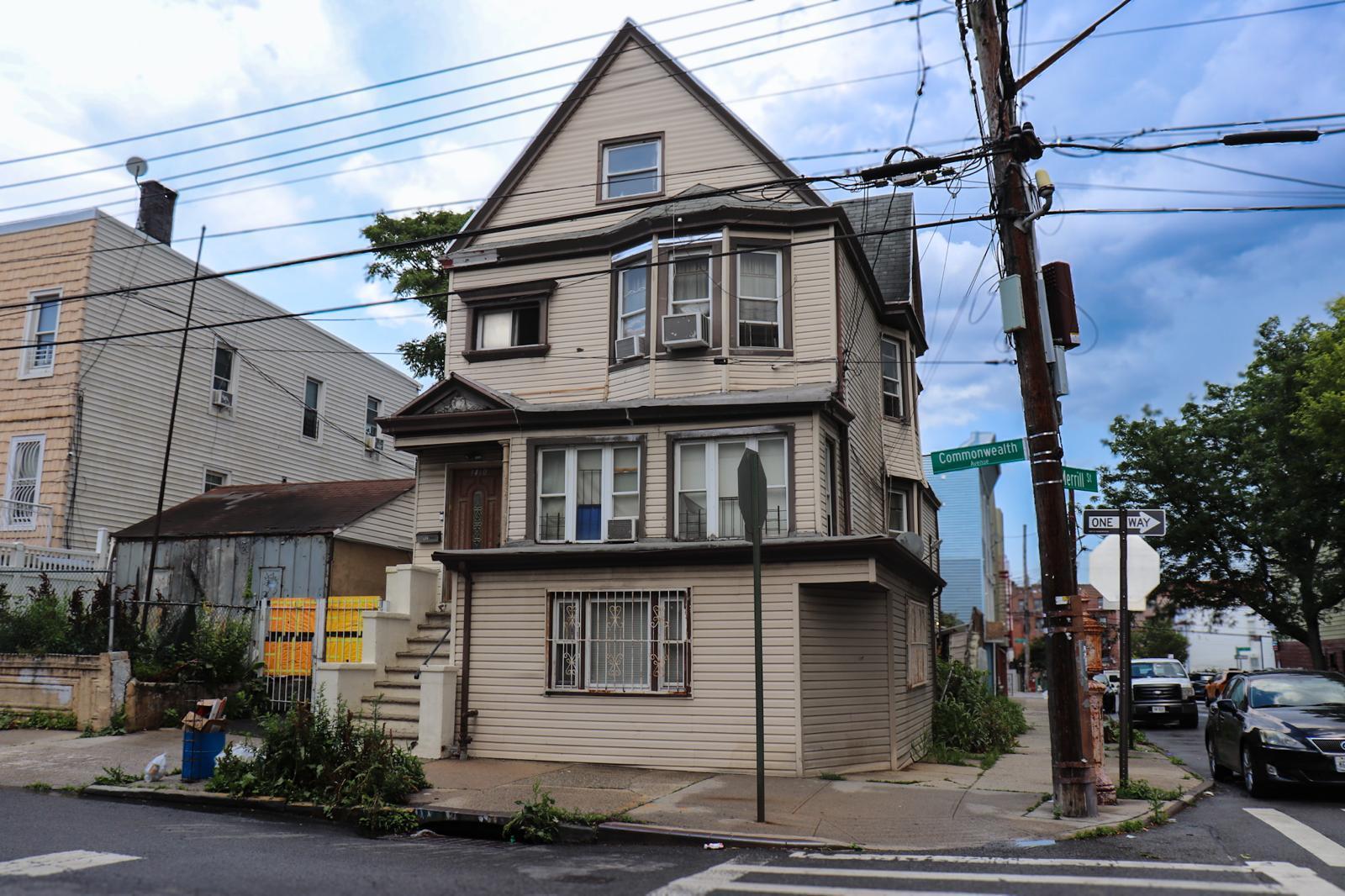 Single Family Commonwealth  Bronx, NY 10460, MLS-881122-2