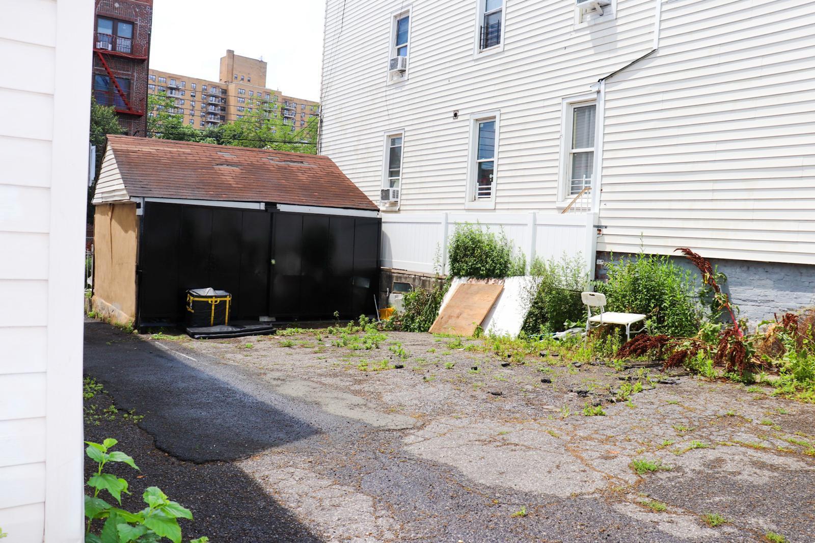 Single Family Commonwealth  Bronx, NY 10460, MLS-881122-3
