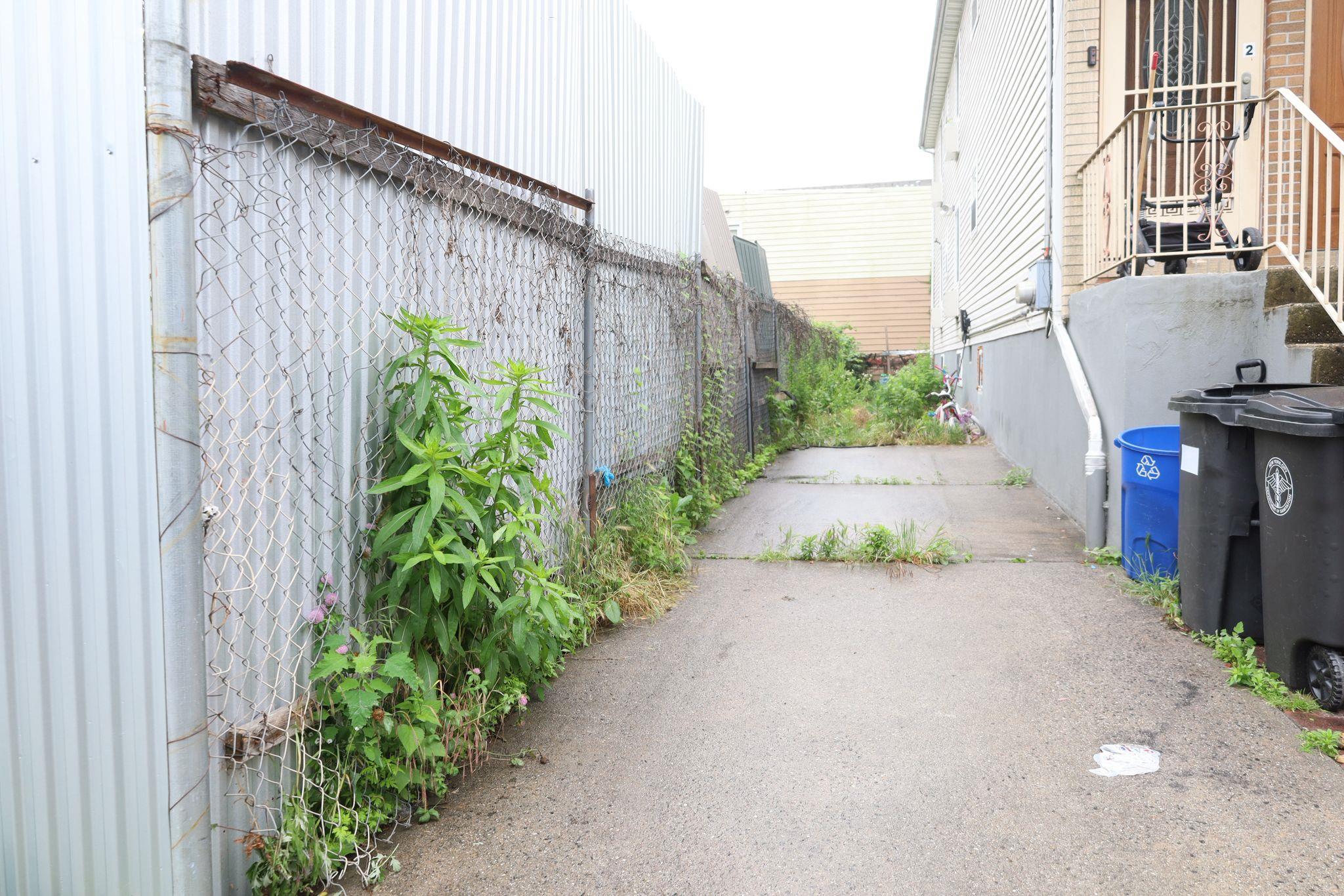 Single Family Glenmore Avenue  Brooklyn, NY 11207, MLS-881151-18