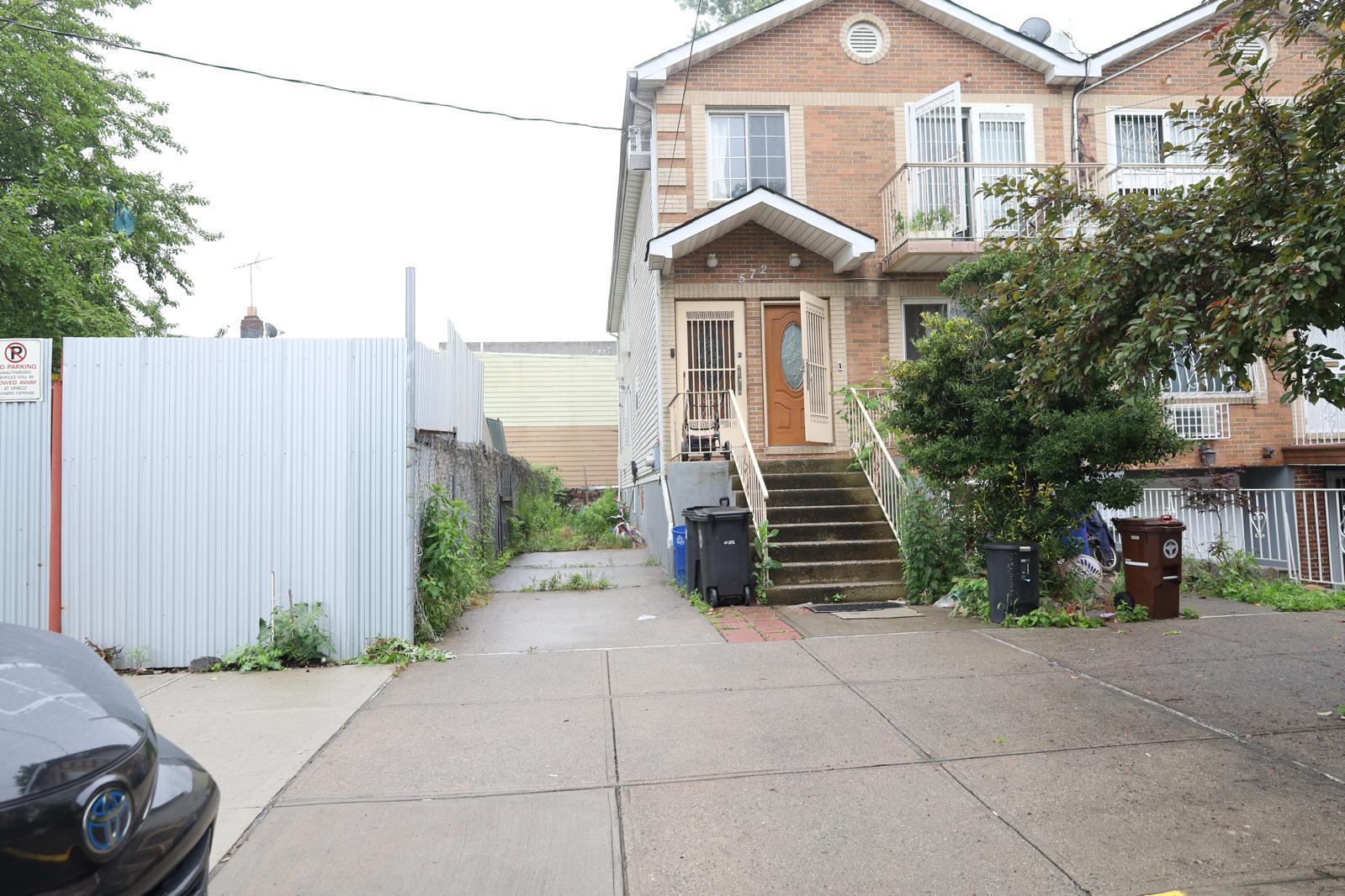 Single Family Glenmore Avenue  Brooklyn, NY 11207, MLS-881151-2