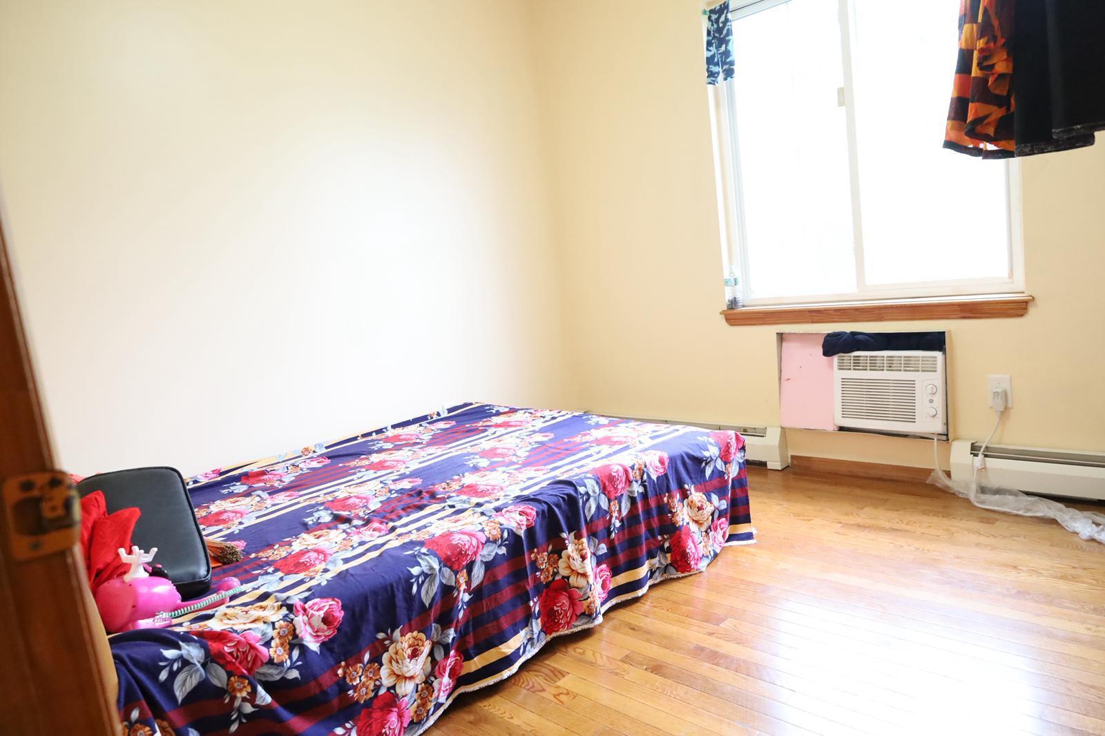 Single Family Glenmore Avenue  Brooklyn, NY 11207, MLS-881151-5