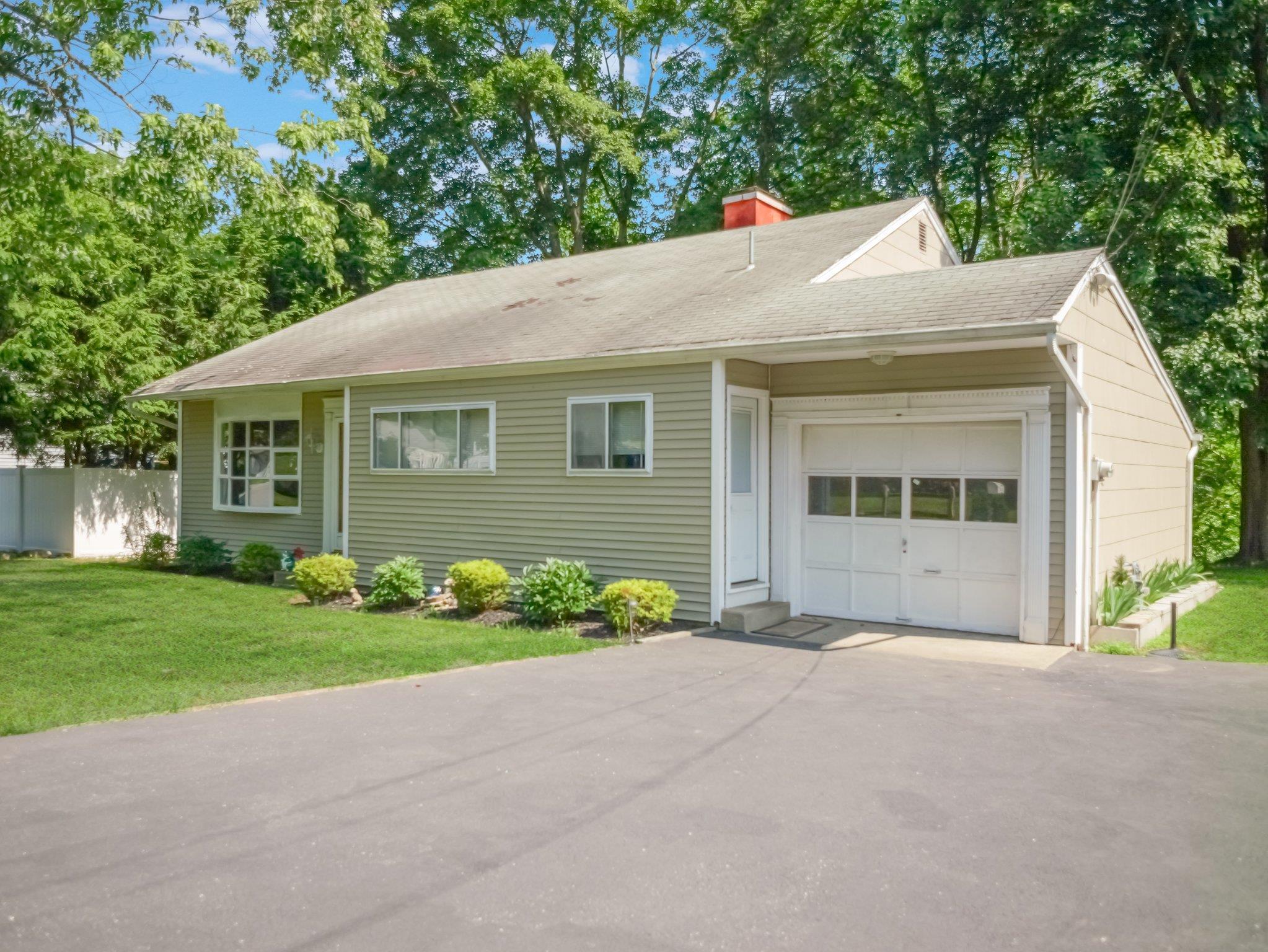 Single Family Stony Brook  Rockland County, NY 10974, MLS-881163-2