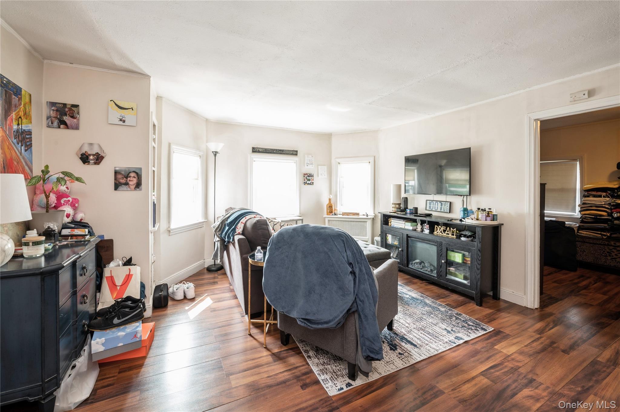 Single Family Edgewood Westchester County, NY 10704, MLS-881177-23