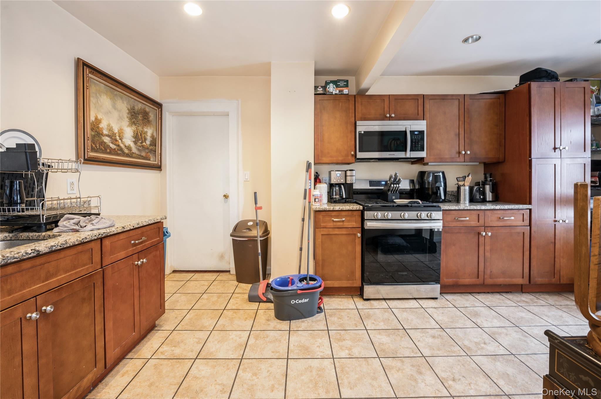 Single Family Edgewood Westchester County, NY 10704, MLS-881177-24