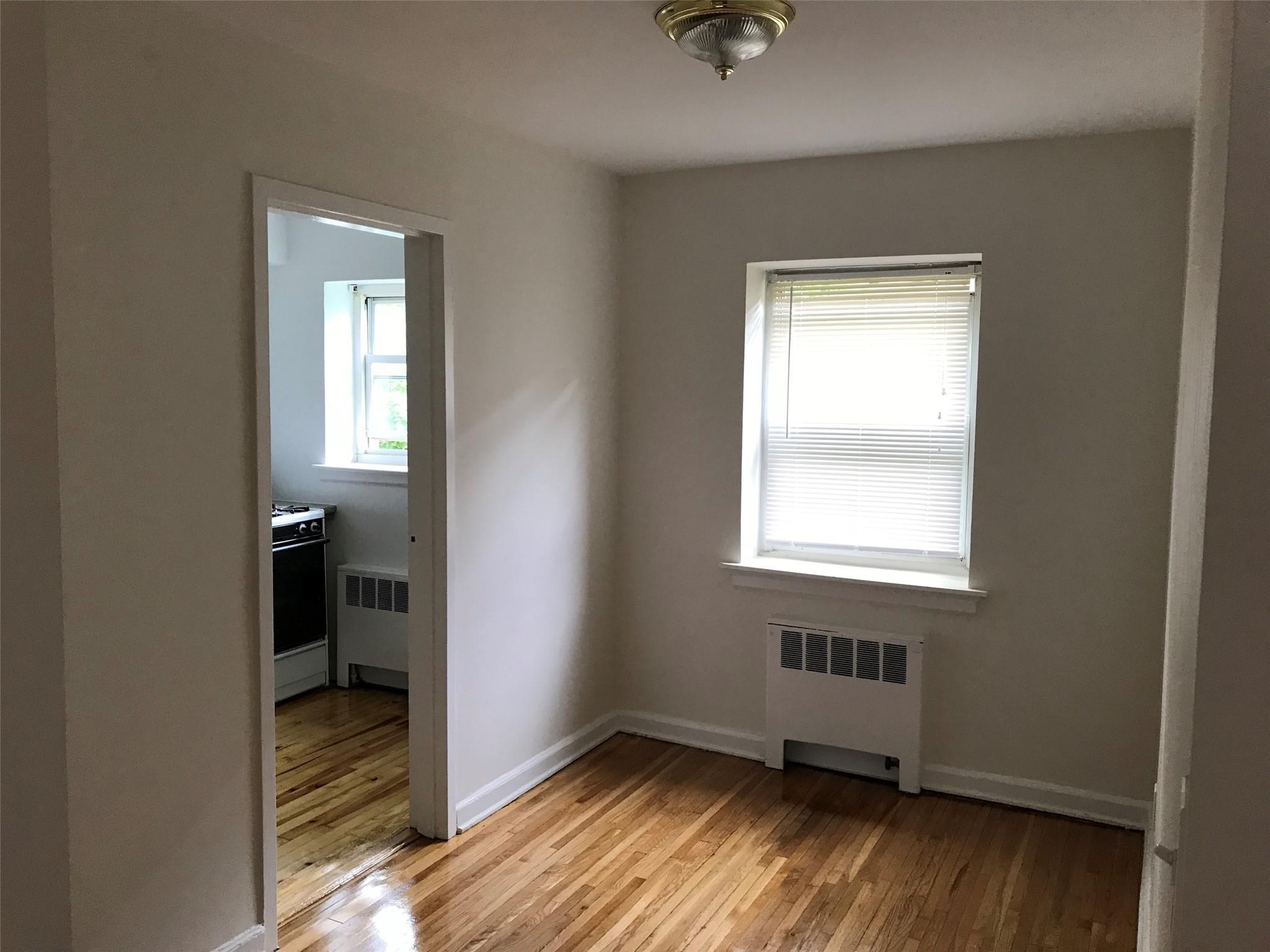 Coop Middle Neck  Nassau County, NY 11021, MLS-881296-2