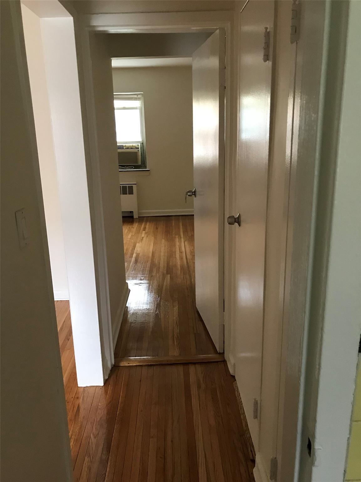 Coop Middle Neck  Nassau County, NY 11021, MLS-881296-3