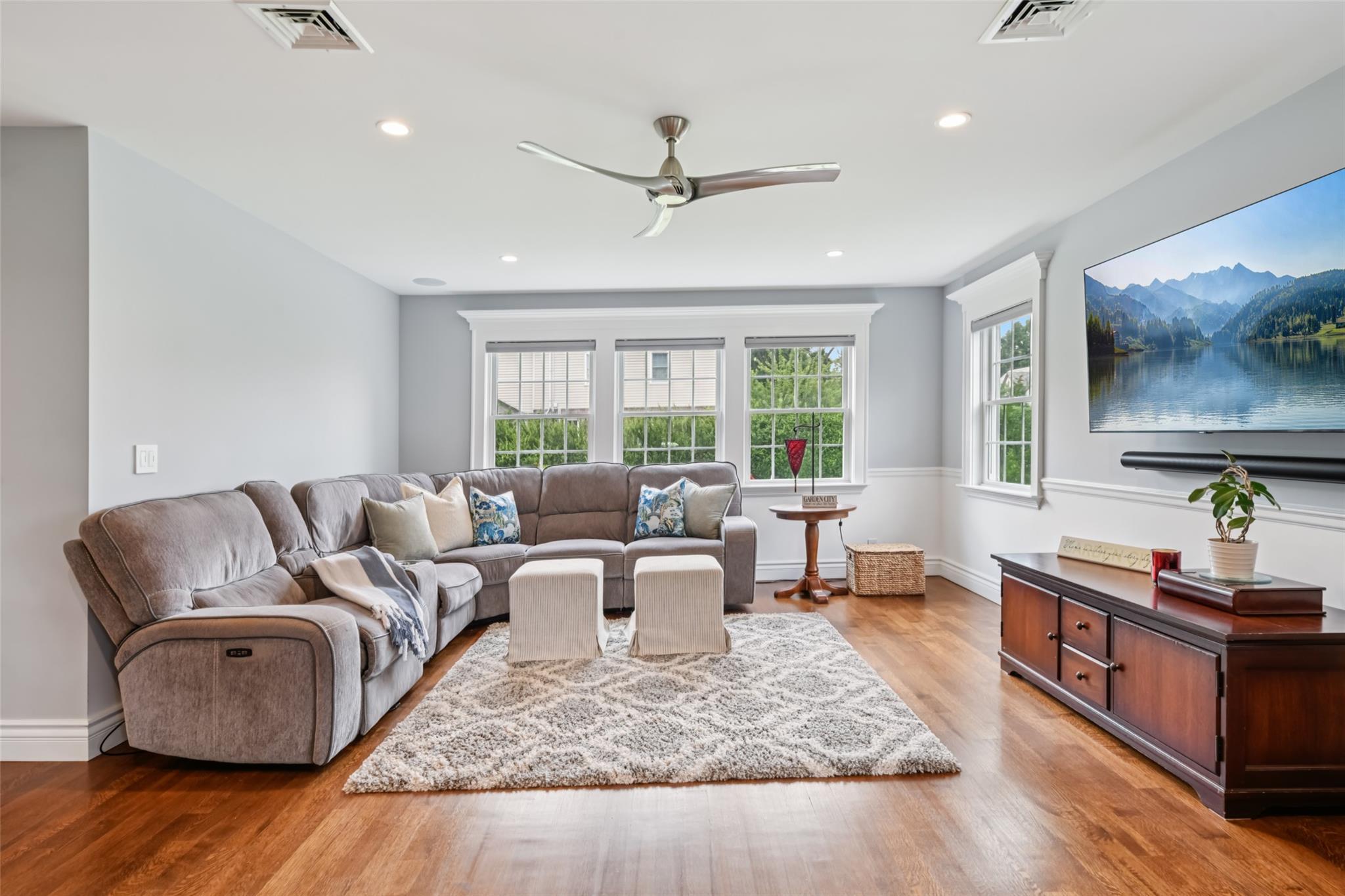 Single Family Newmarket  Nassau County, NY 11530, MLS-881330-16