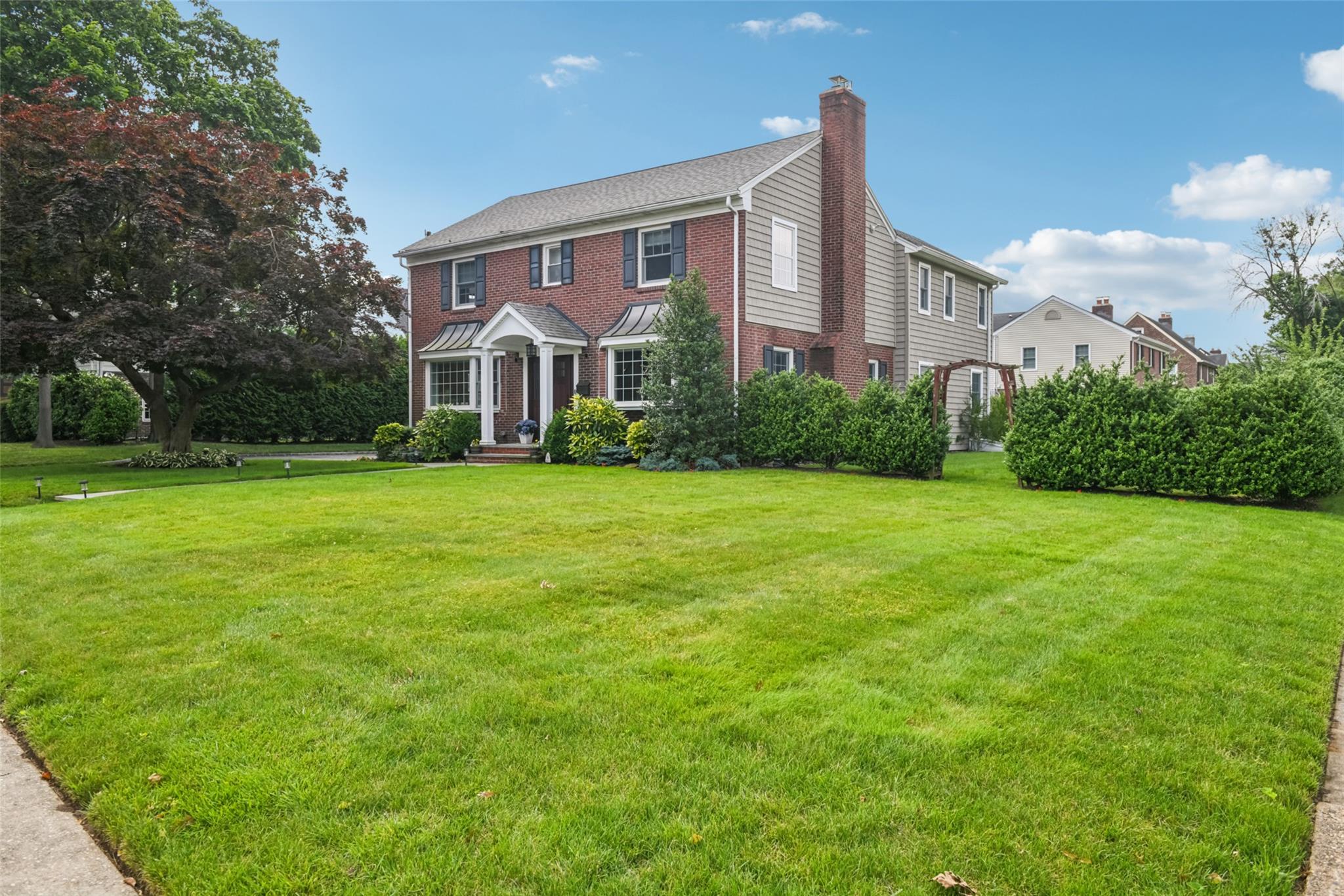 Single Family Newmarket  Nassau County, NY 11530, MLS-881330-2