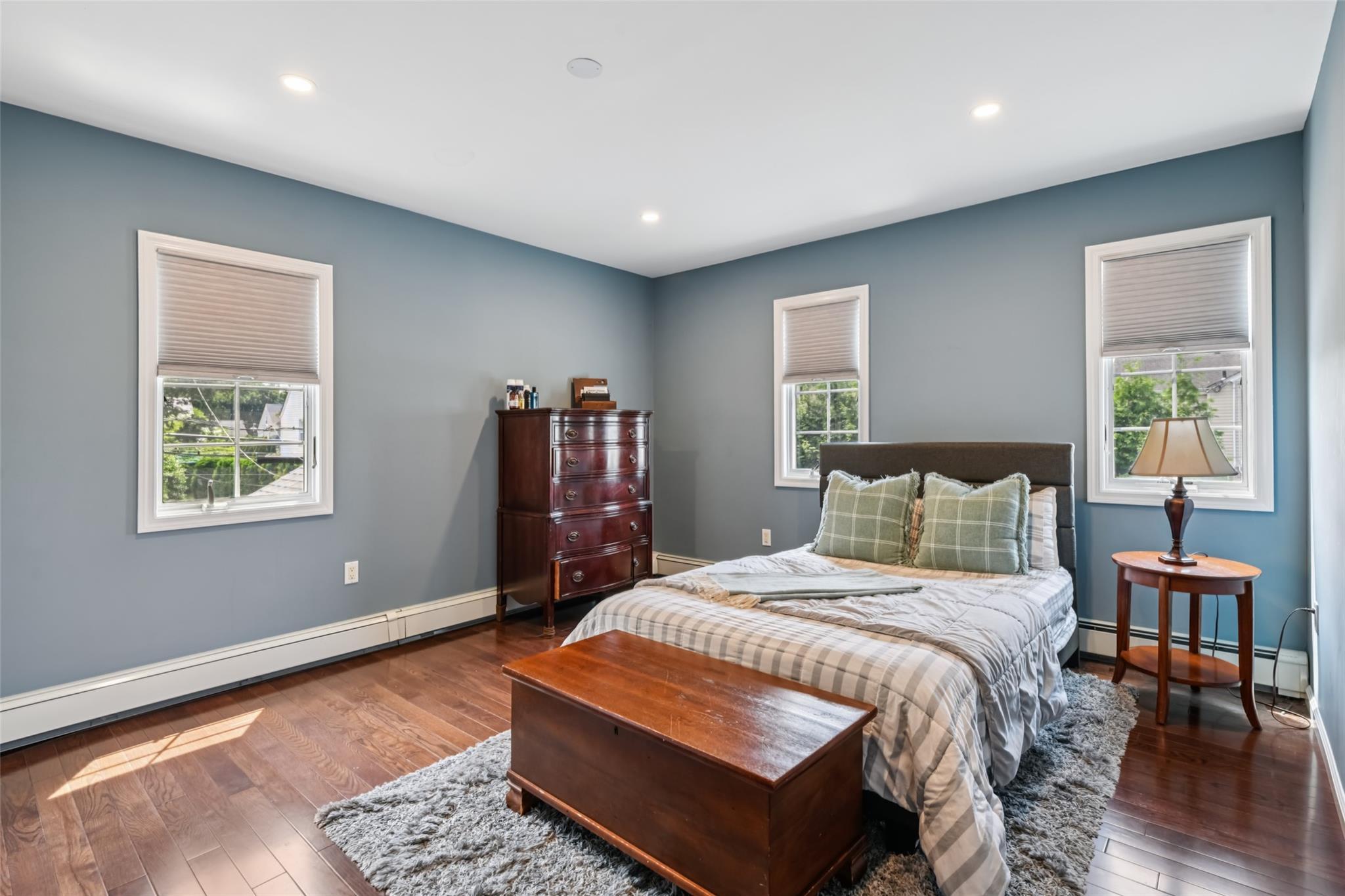 Single Family Newmarket  Nassau County, NY 11530, MLS-881330-26