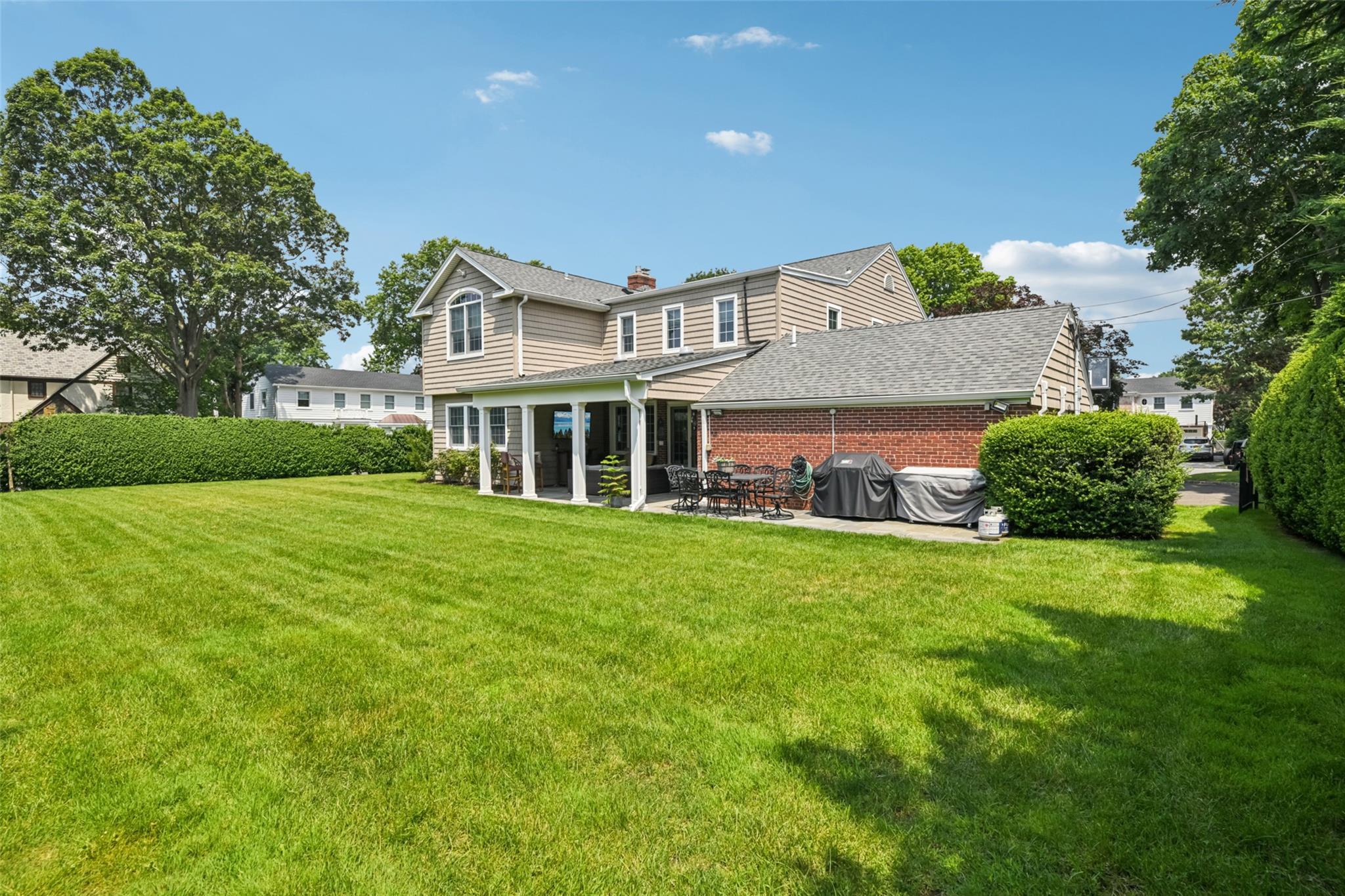 Single Family Newmarket  Nassau County, NY 11530, MLS-881330-30