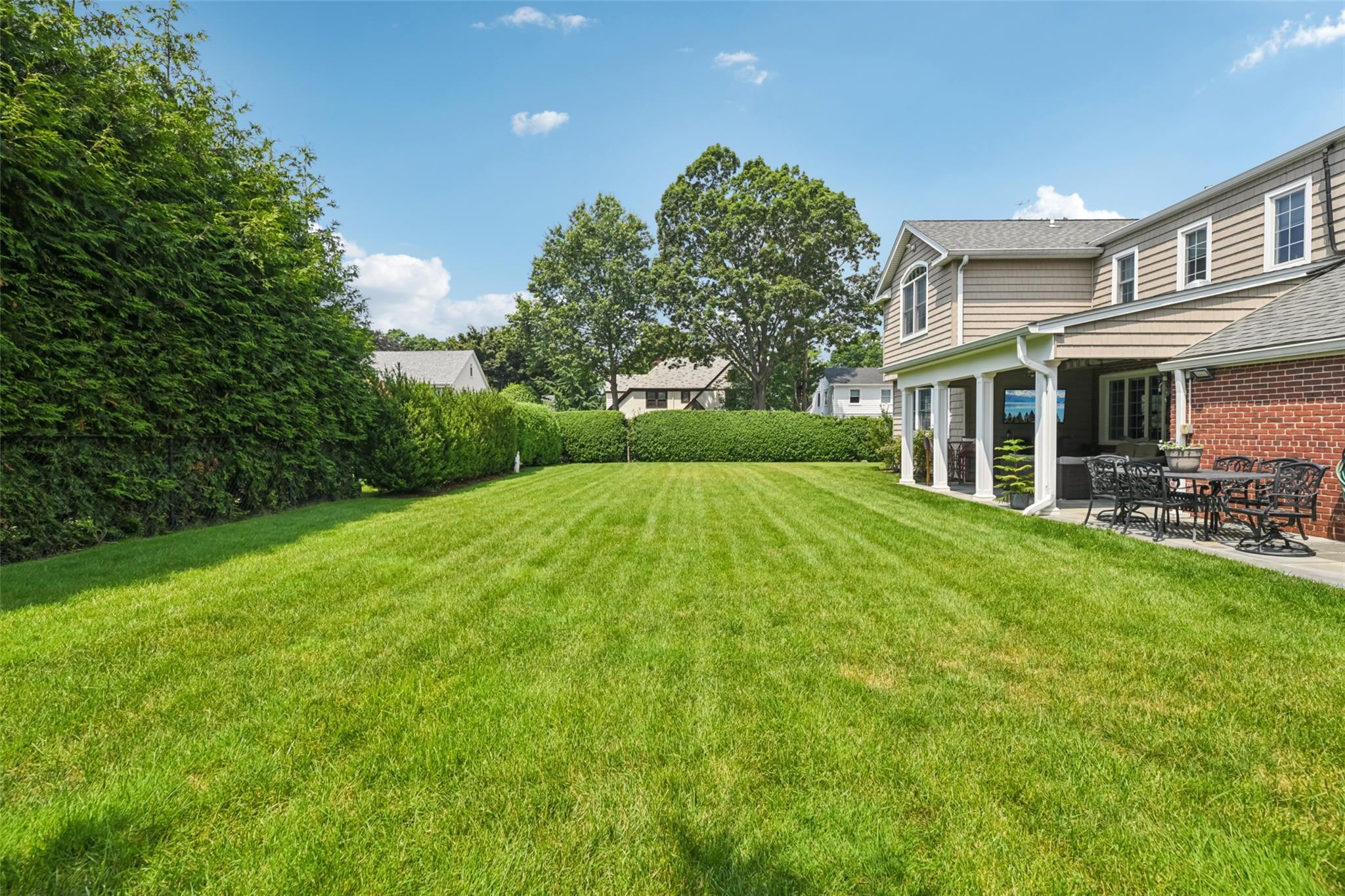 Single Family Newmarket  Nassau County, NY 11530, MLS-881330-32