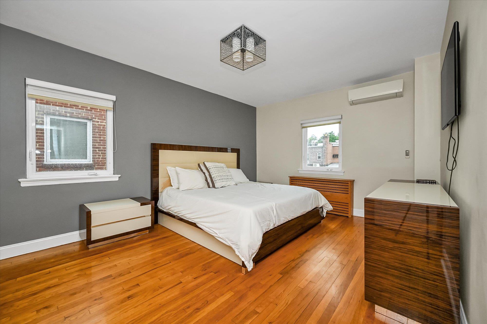 Single Family 70th  Queens, NY 11367, MLS-881345-12