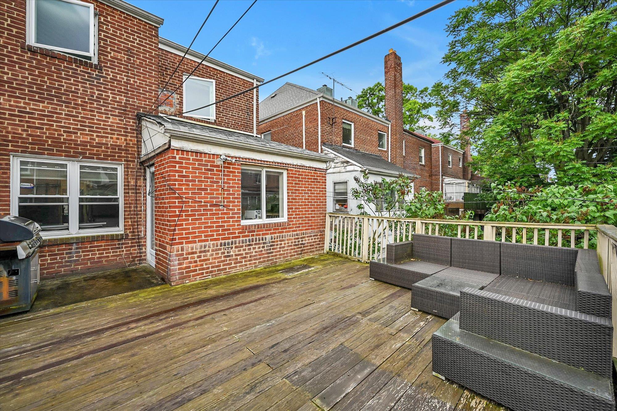 Single Family 70th  Queens, NY 11367, MLS-881345-22