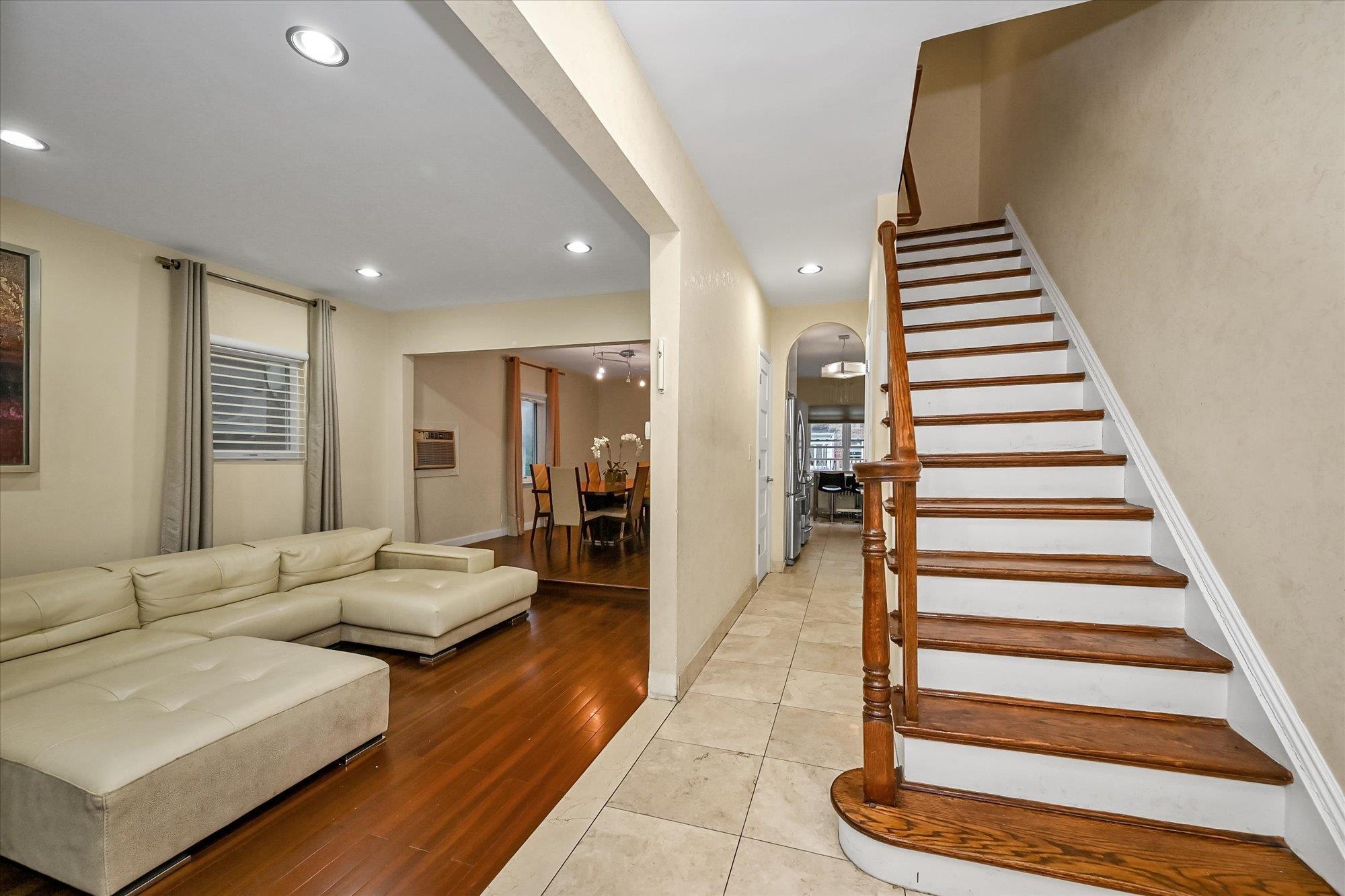 Single Family 70th  Queens, NY 11367, MLS-881345-4