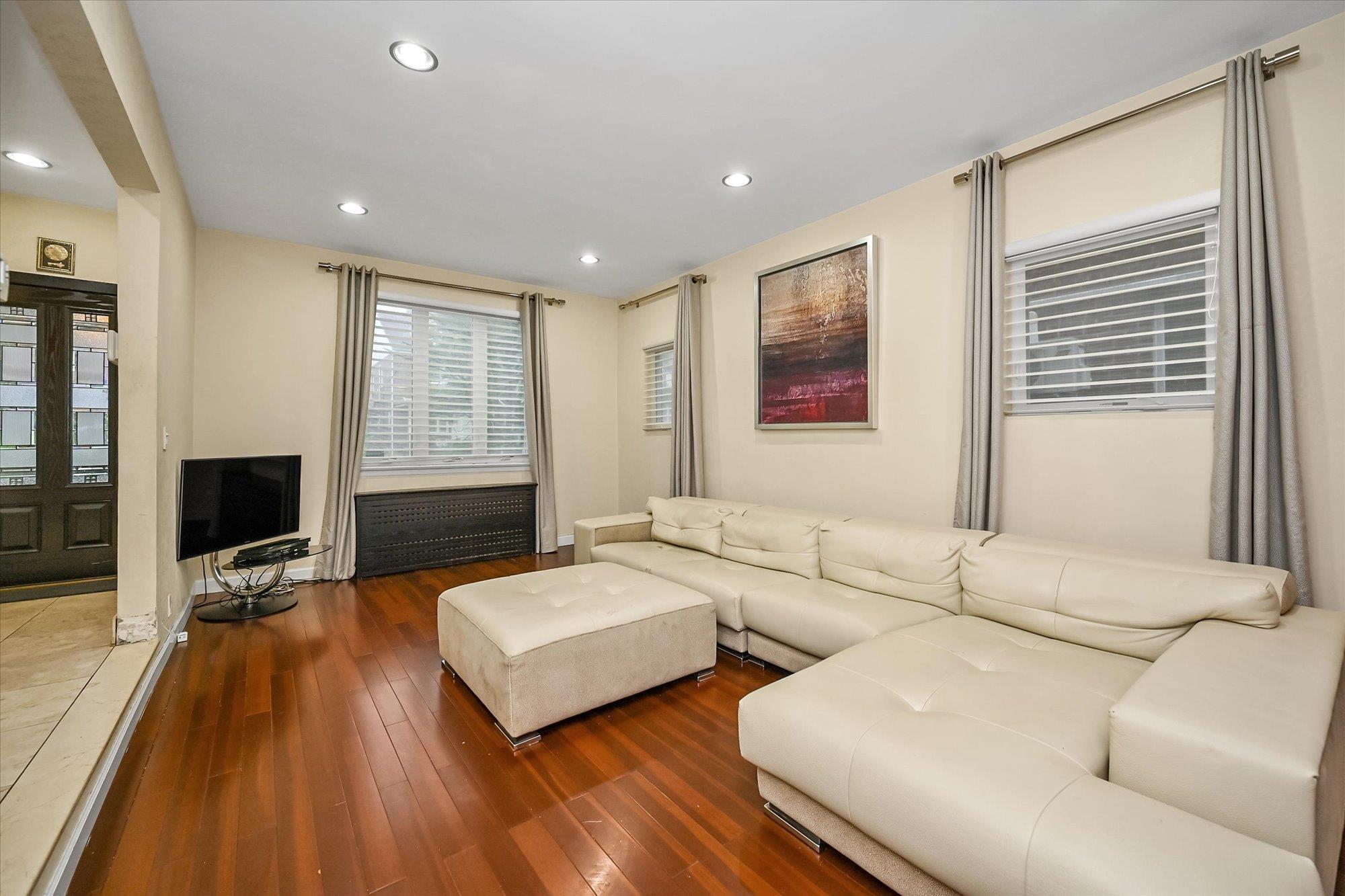 Single Family 70th  Queens, NY 11367, MLS-881345-5