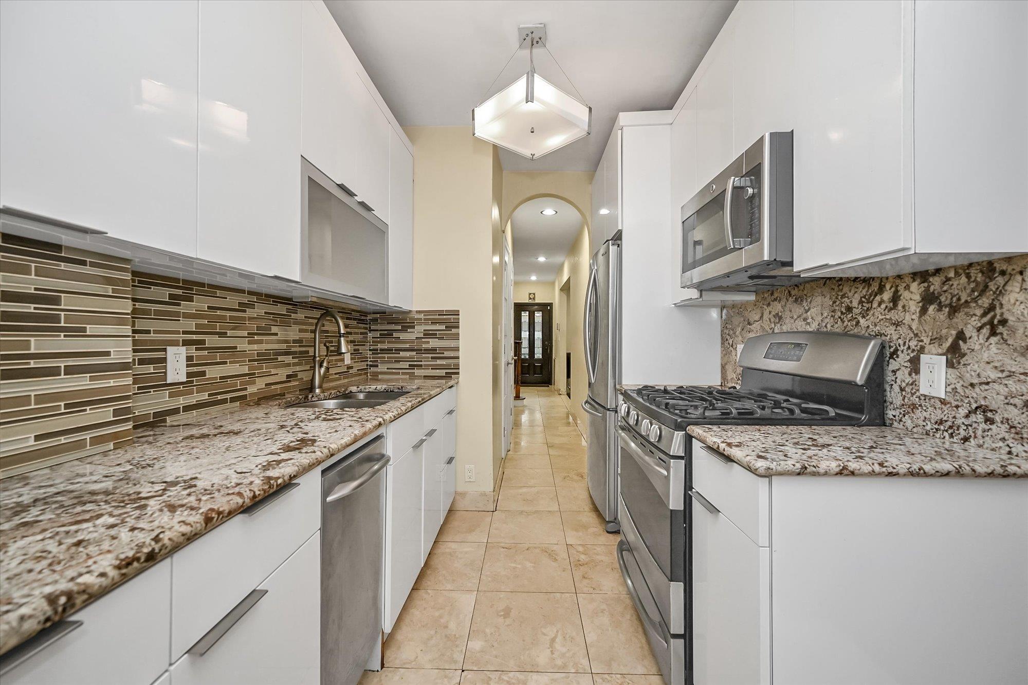 Single Family 70th  Queens, NY 11367, MLS-881345-8
