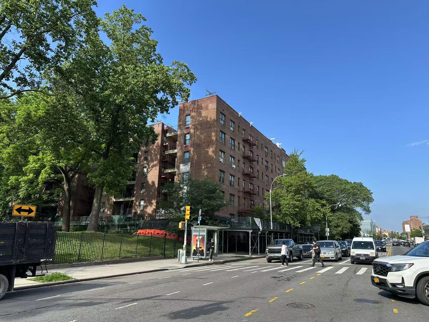 Coop in New York - Northern  Queens, NY 11354