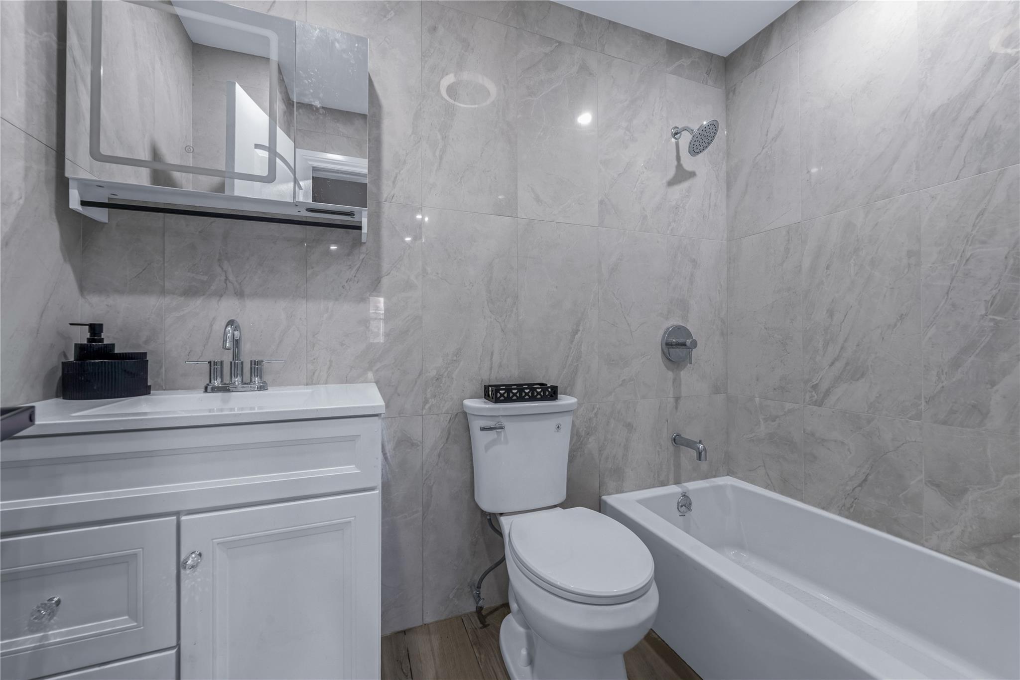 Single Family Essex  Brooklyn, NY 11208, MLS-881435-25