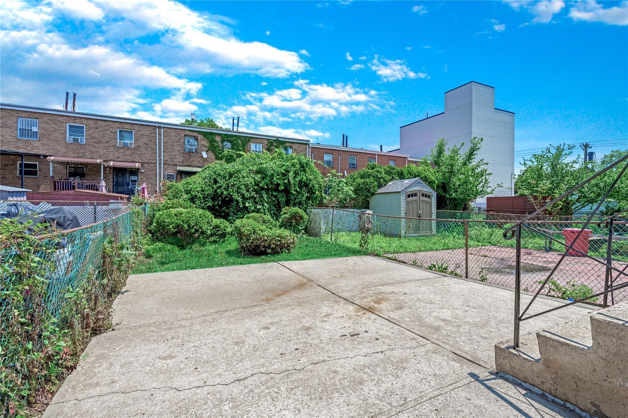 Single Family Essex  Brooklyn, NY 11208, MLS-881435-31