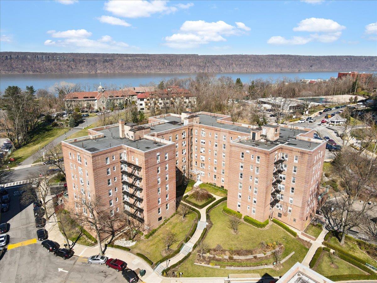 Coop Netherland  Bronx, NY 10471, MLS-881448-8