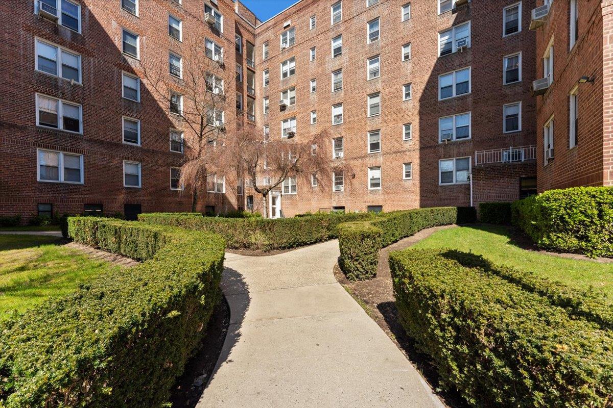 Coop Netherland  Bronx, NY 10471, MLS-881448-9