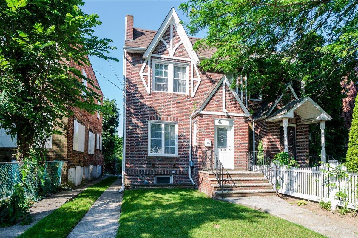 Single Family Westgate  Queens, NY 11413, MLS-881479-22