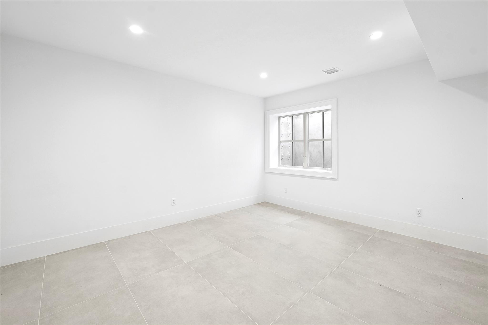 Single Family Hampton  Suffolk County, NY 11963, MLS-881577-24