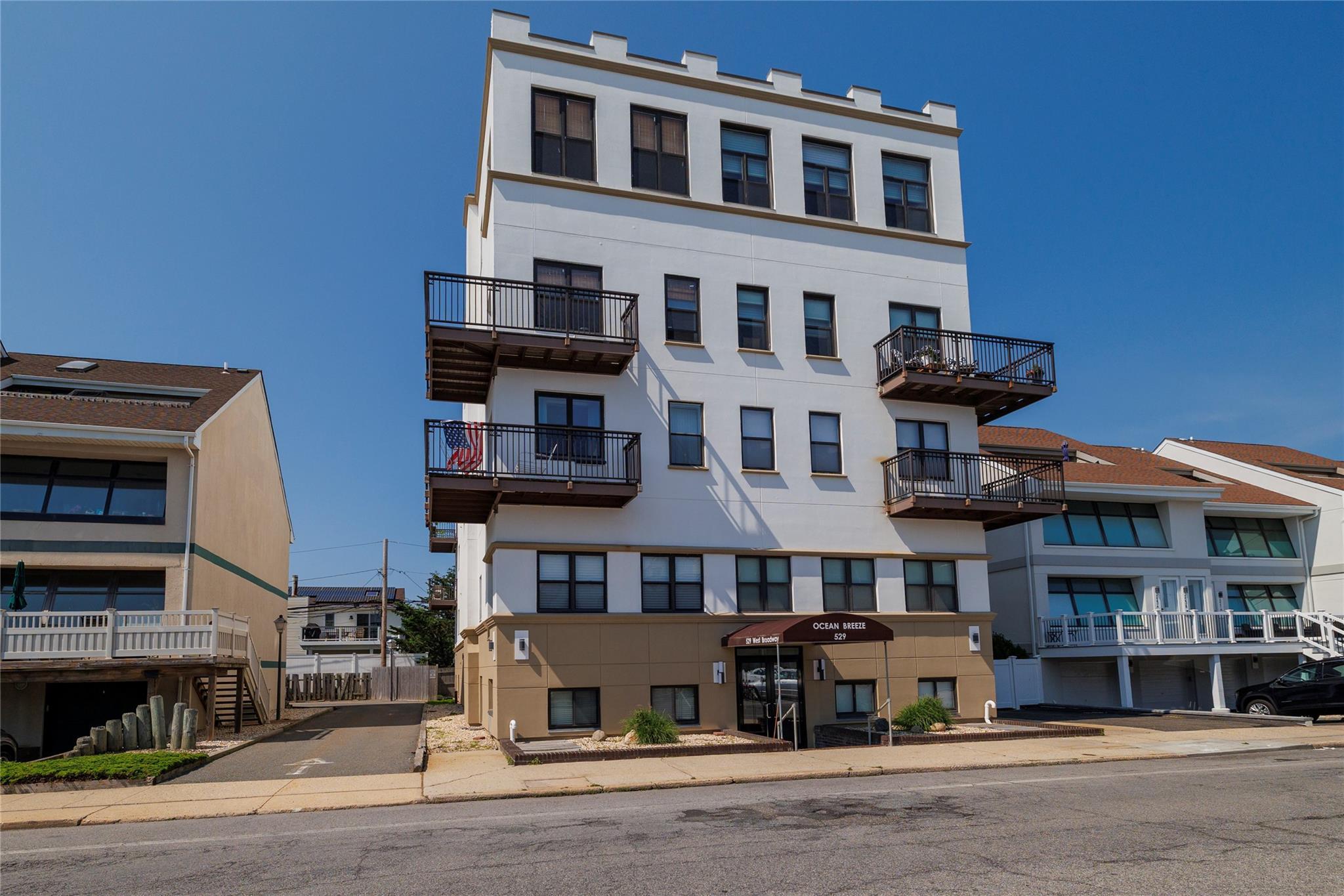 Condo Broadway  Nassau County, NY 11561, MLS-881587-2