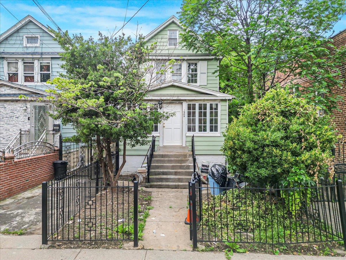 Single Family Lacombe  Bronx, NY 10473, MLS-881733-19